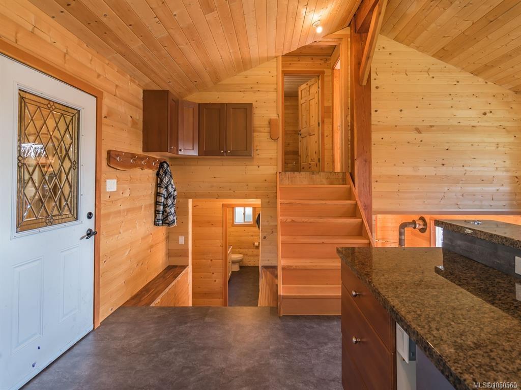 61 SPRING BAY Rd — listing photo 11 of 35