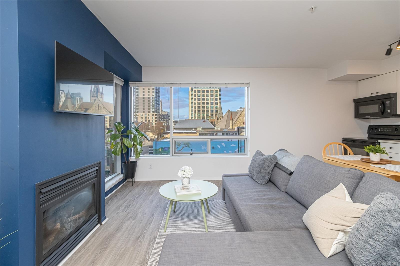 303-932 Johnson St — listing photo 2 of 29