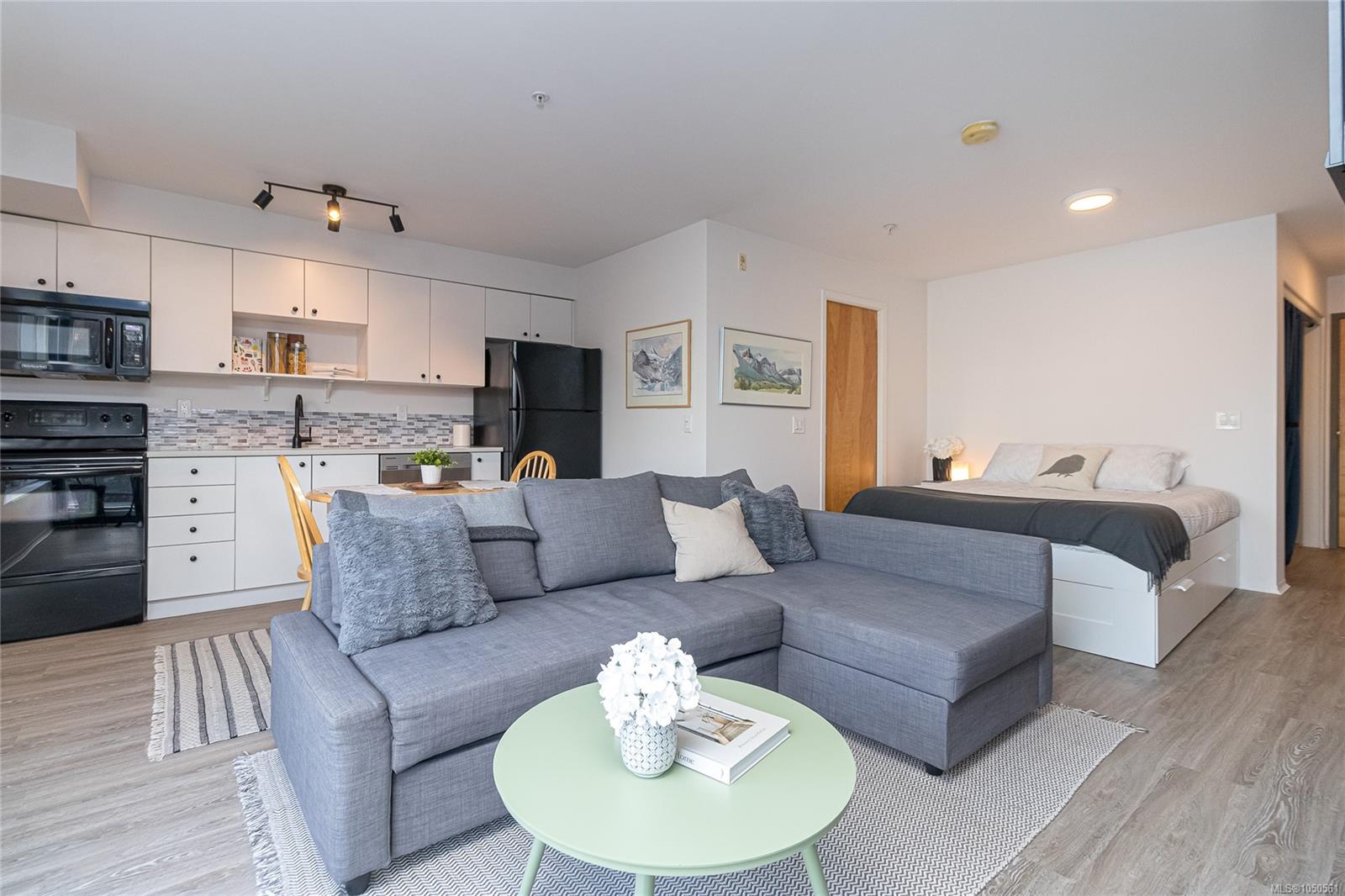 303-932 Johnson St — listing photo 3 of 29