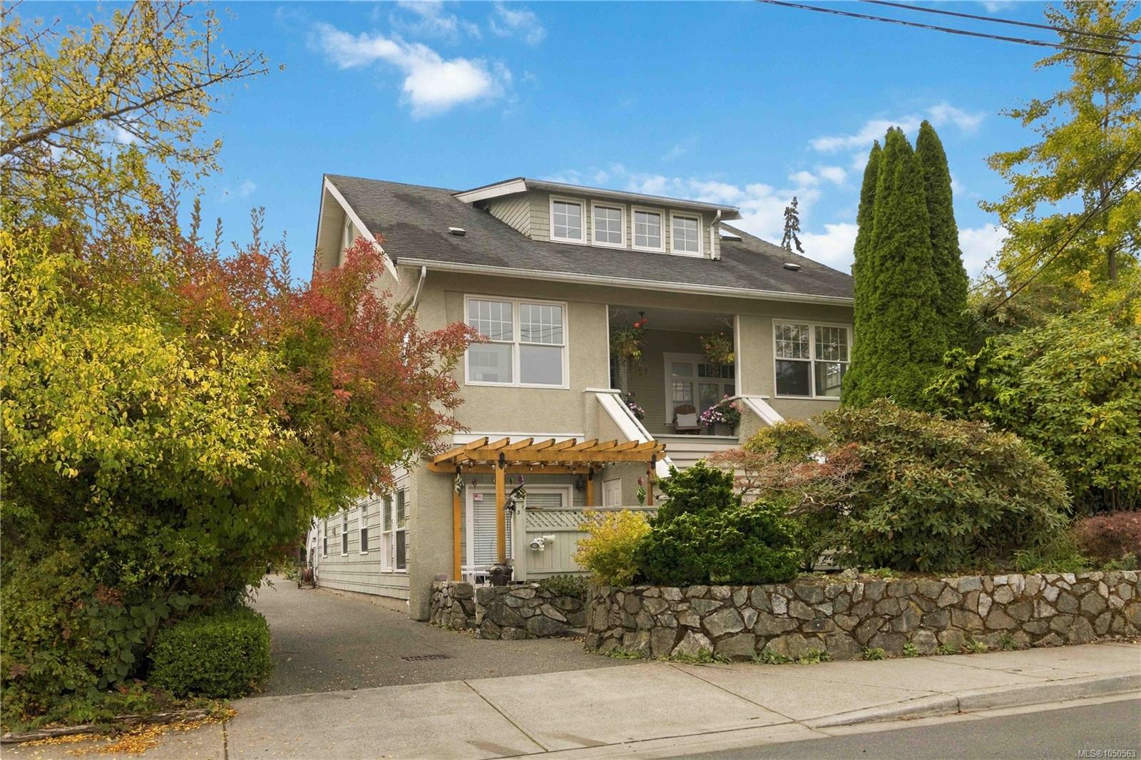 4 1353 Grant St, Victoria