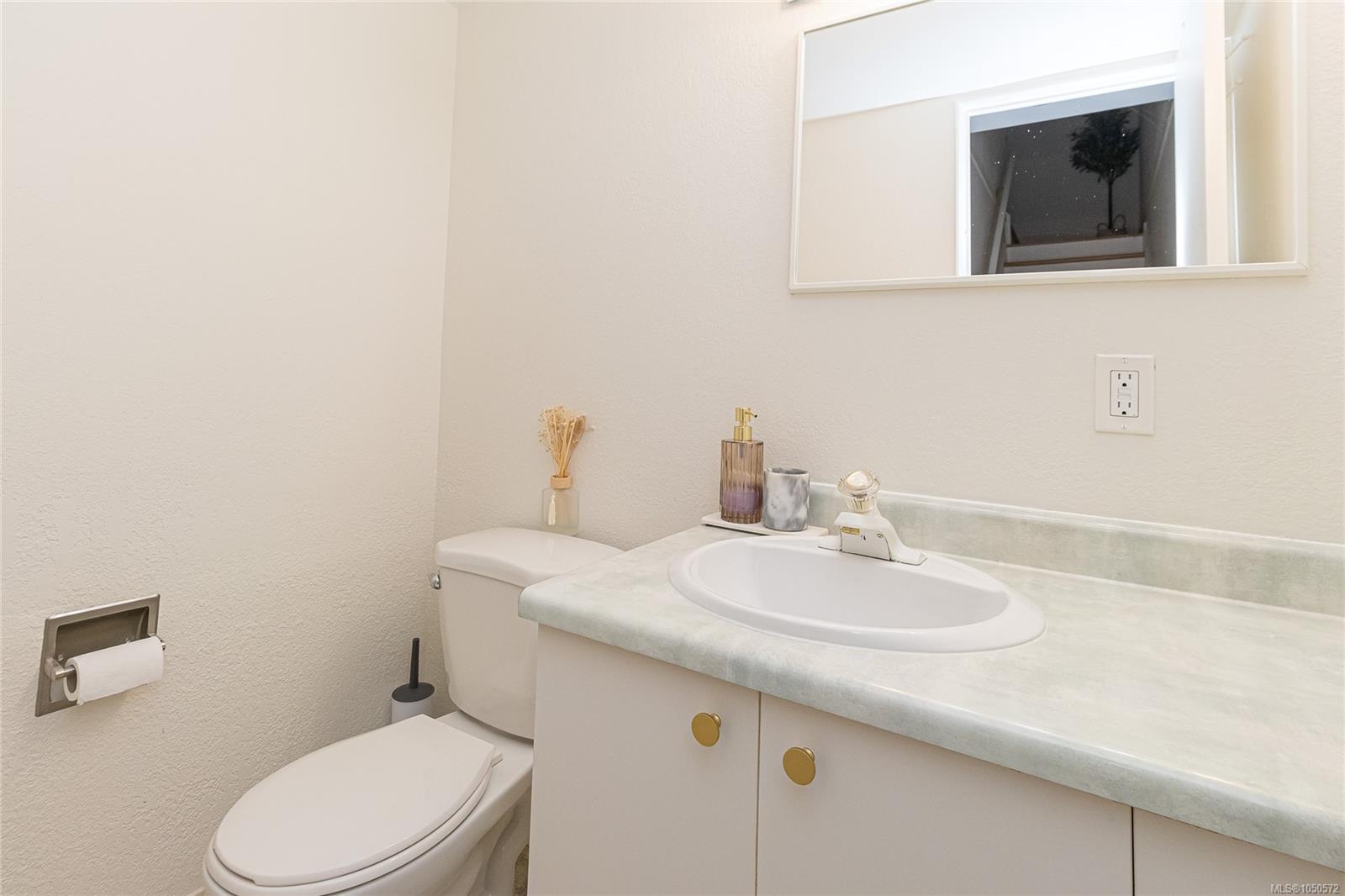 43-840 Craigflower Rd — listing photo 11 of 28