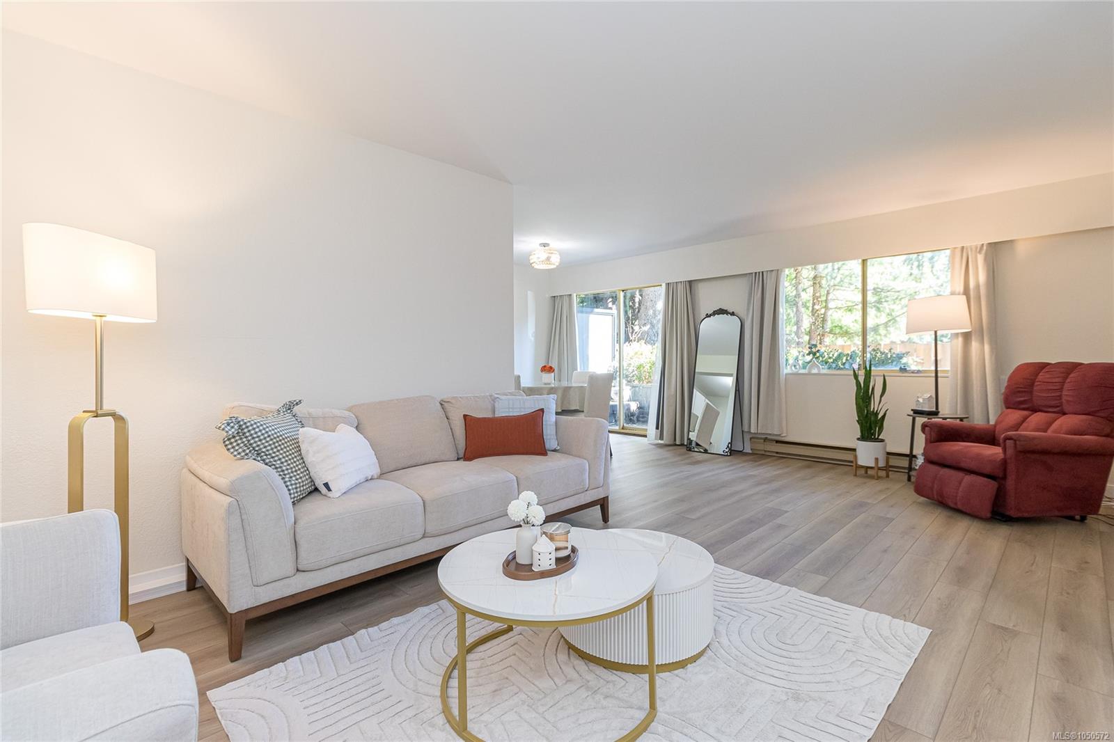 43-840 Craigflower Rd — listing photo 3 of 28