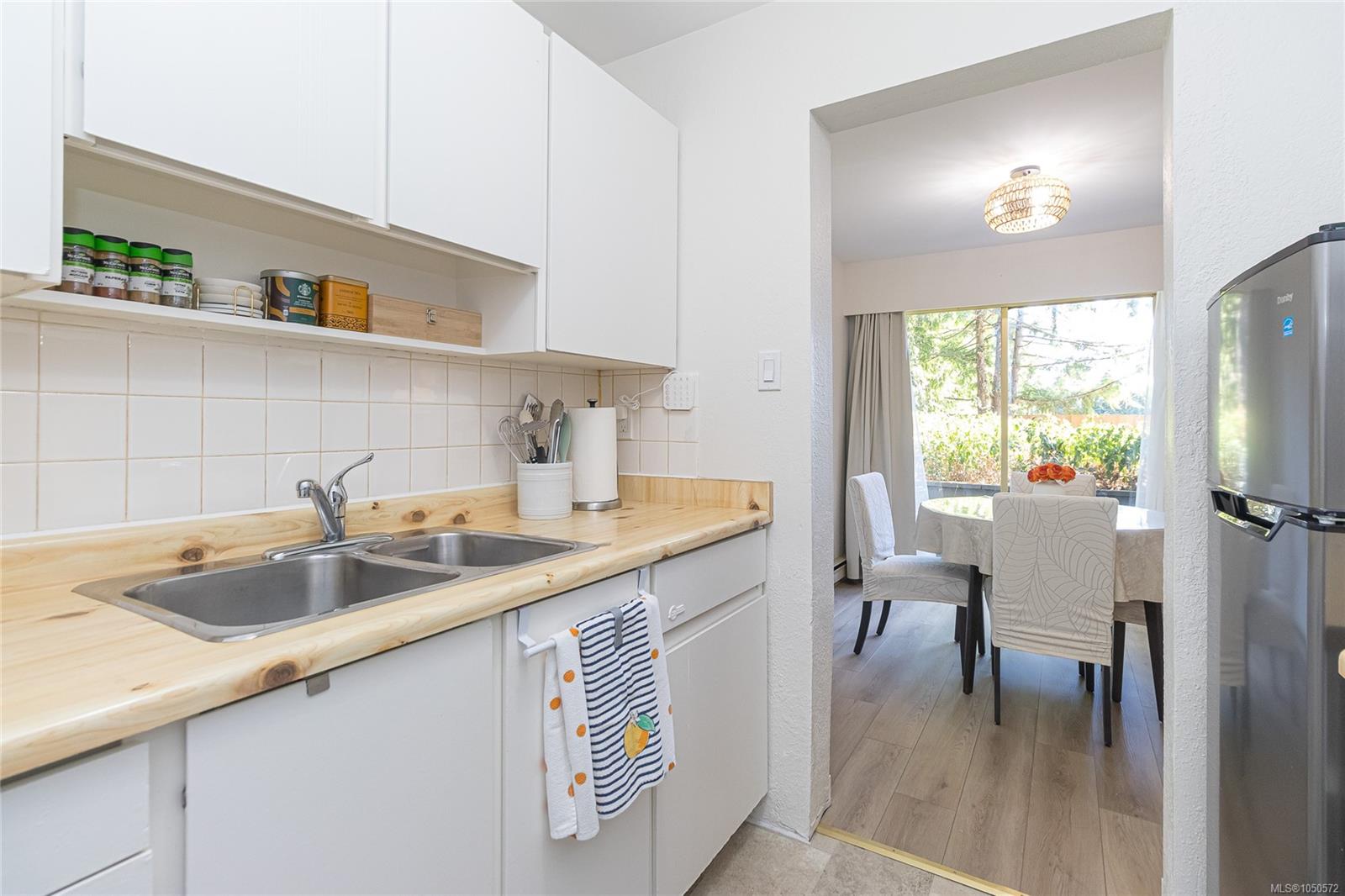 43-840 Craigflower Rd — listing photo 6 of 28