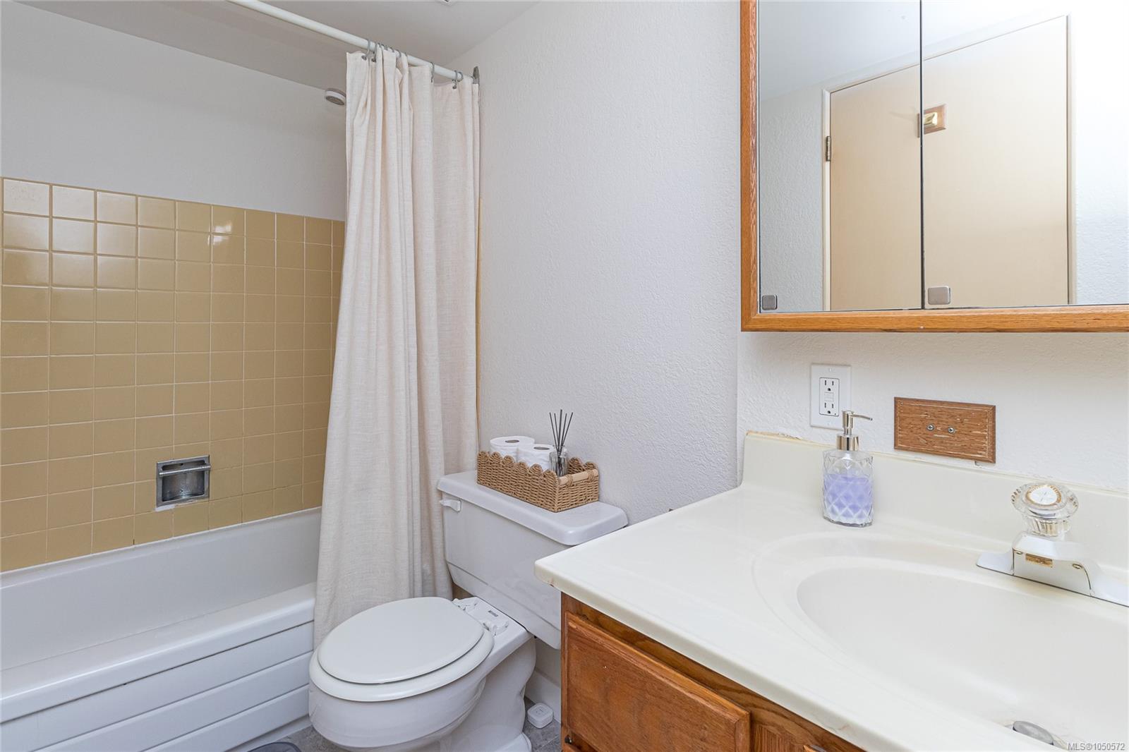 43-840 Craigflower Rd — listing photo 8 of 28