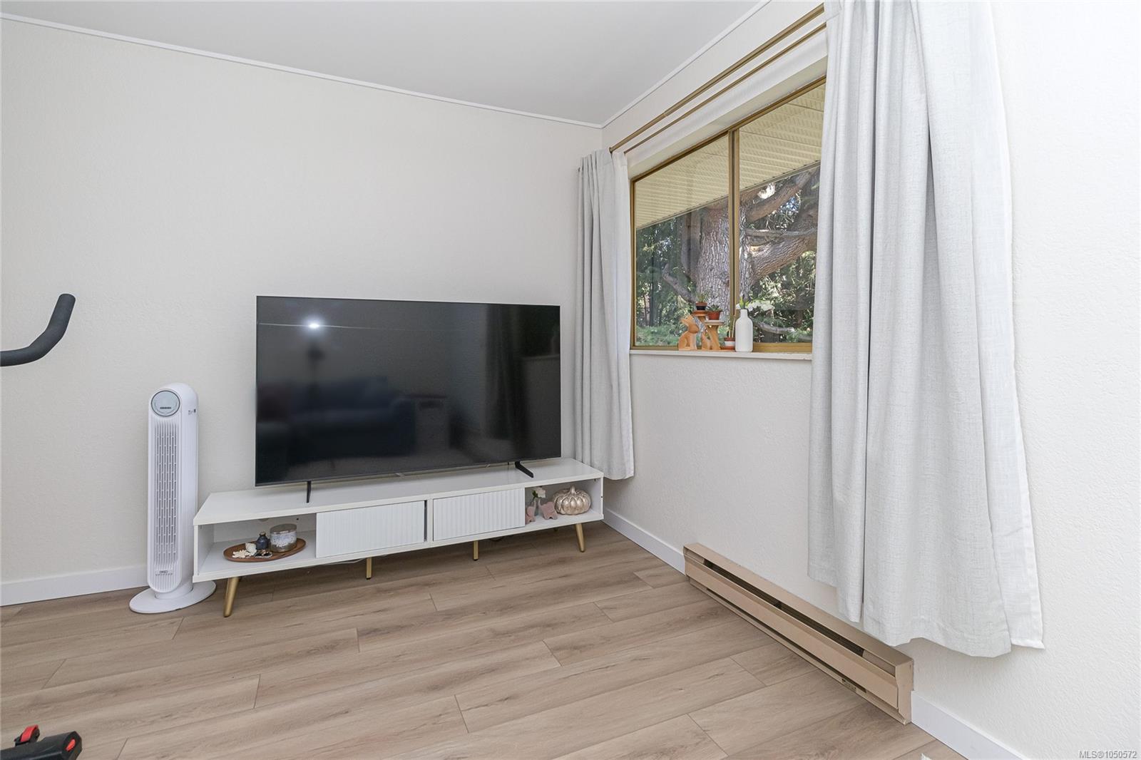 43-840 Craigflower Rd — listing photo 10 of 28