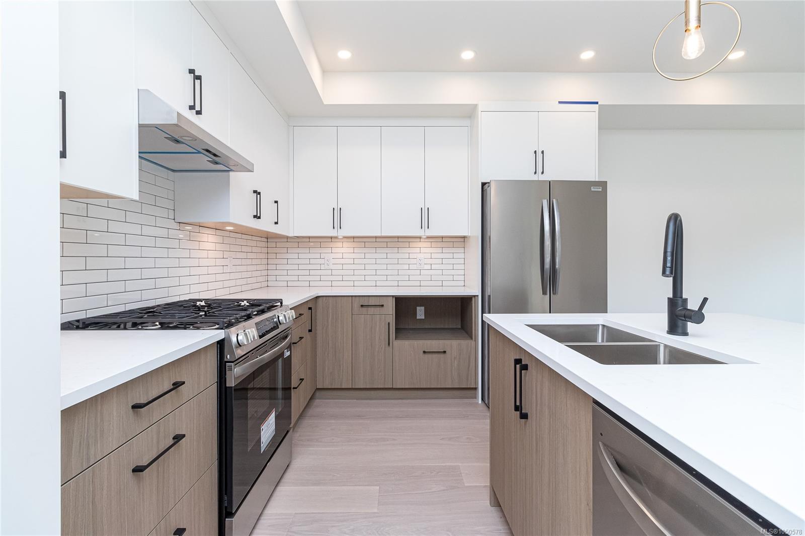 1120 Deltana Ave — listing photo 11 of 32