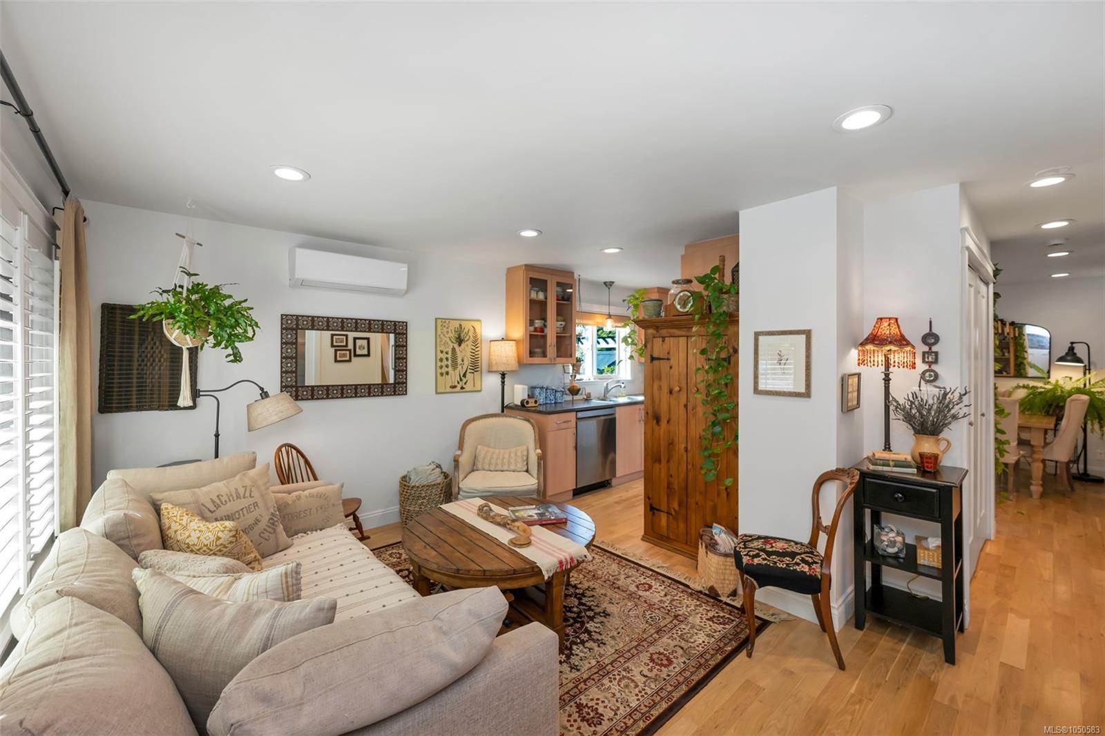 4826 West Saanich Rd — listing photo 11 of 41