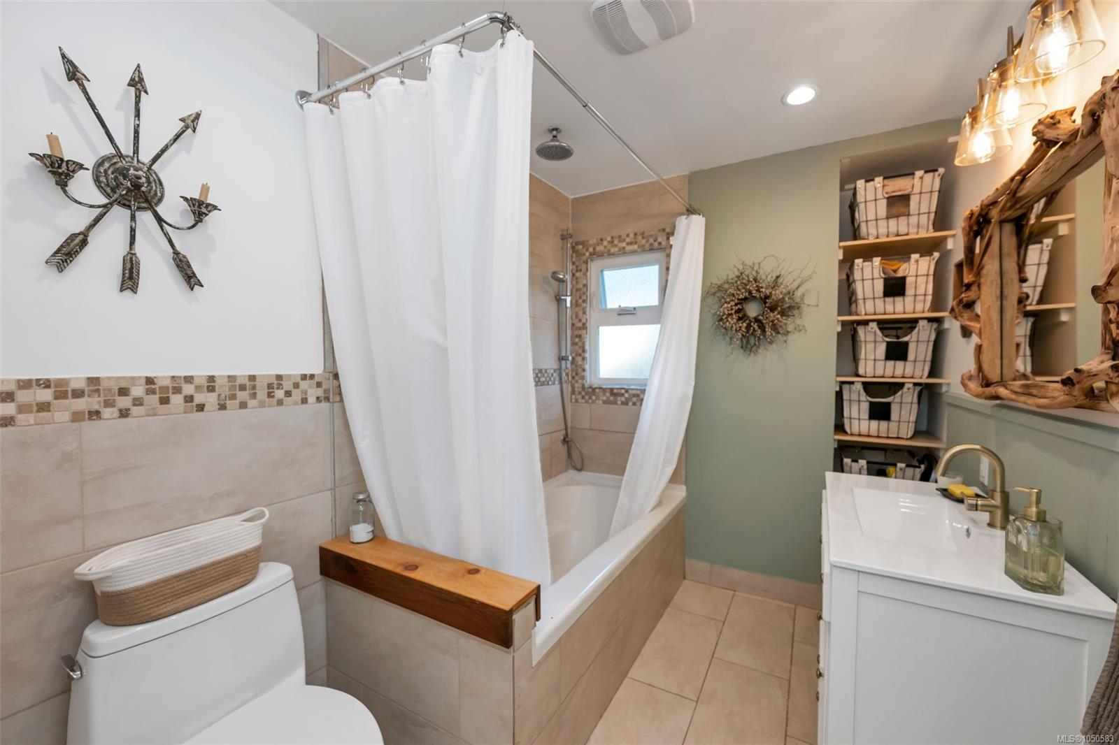 4826 West Saanich Rd — listing photo 13 of 41