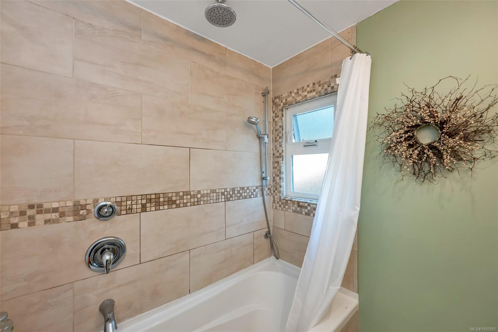 4826 West Saanich Rd — listing photo 14 of 41