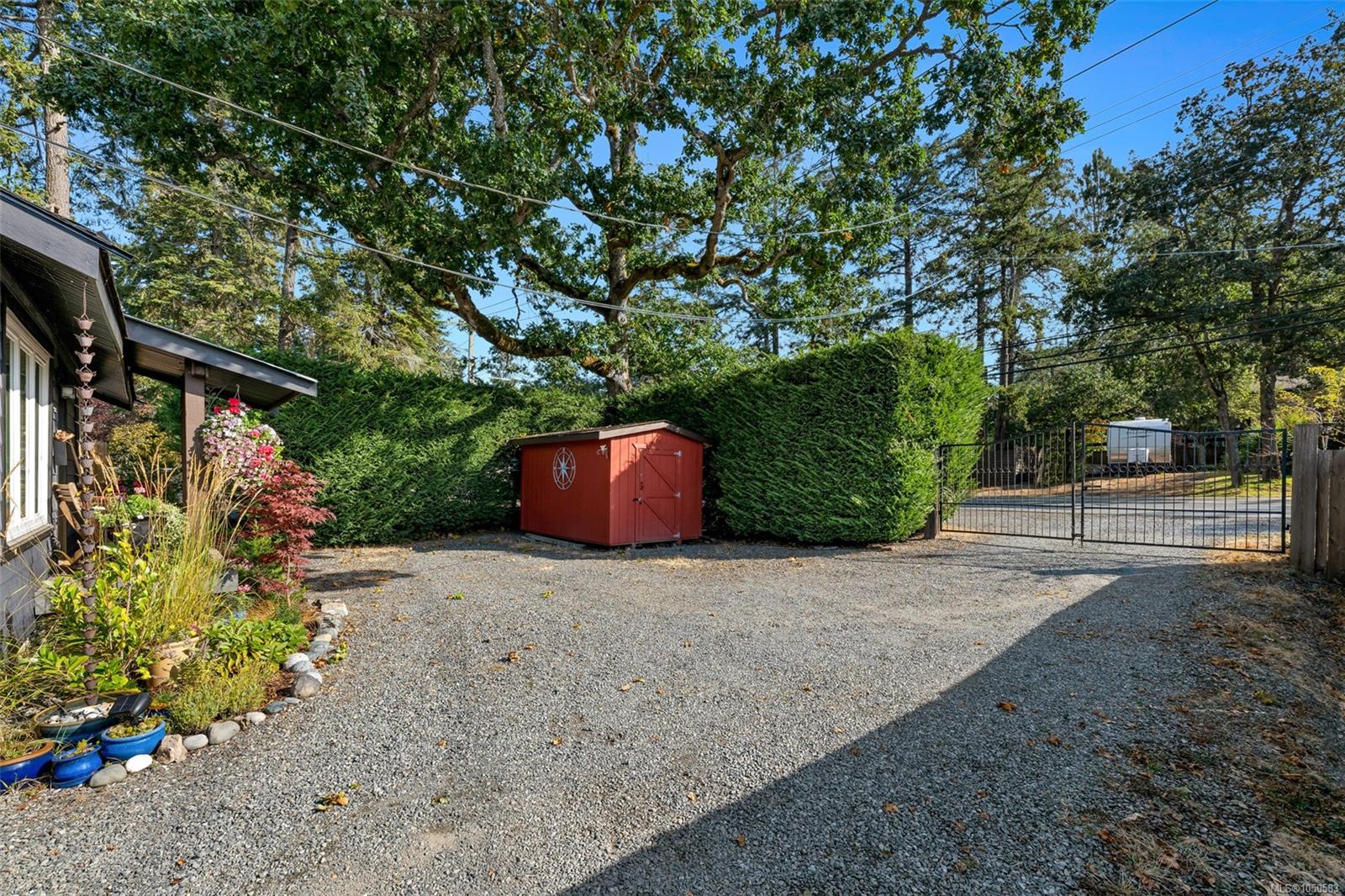 4826 West Saanich Rd photo 4