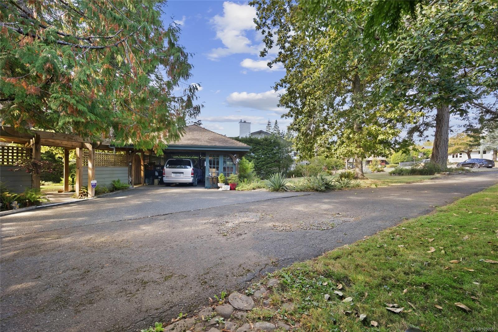 1719 Centennial Ave — listing photo 10 of 66