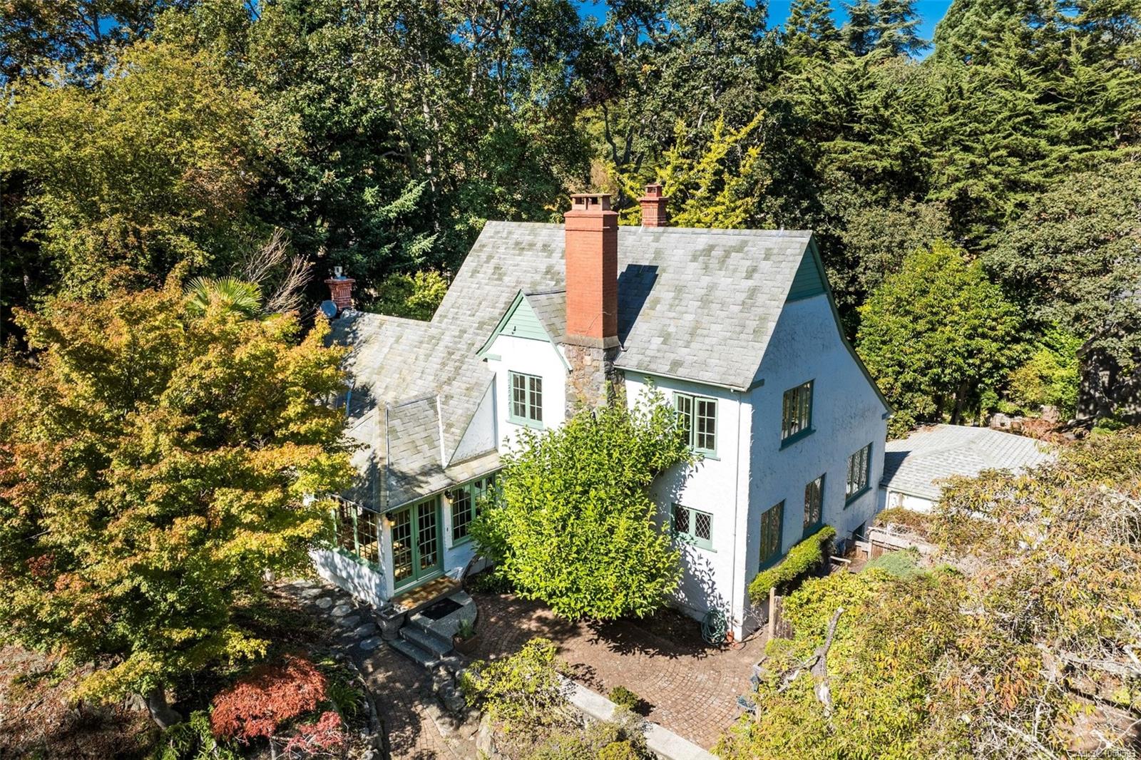 30 Beach Dr photo 2