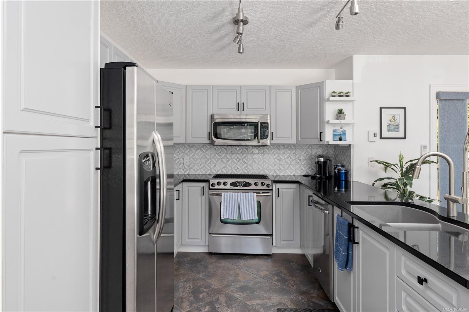 222 Ashley Pl — listing photo 14 of 56