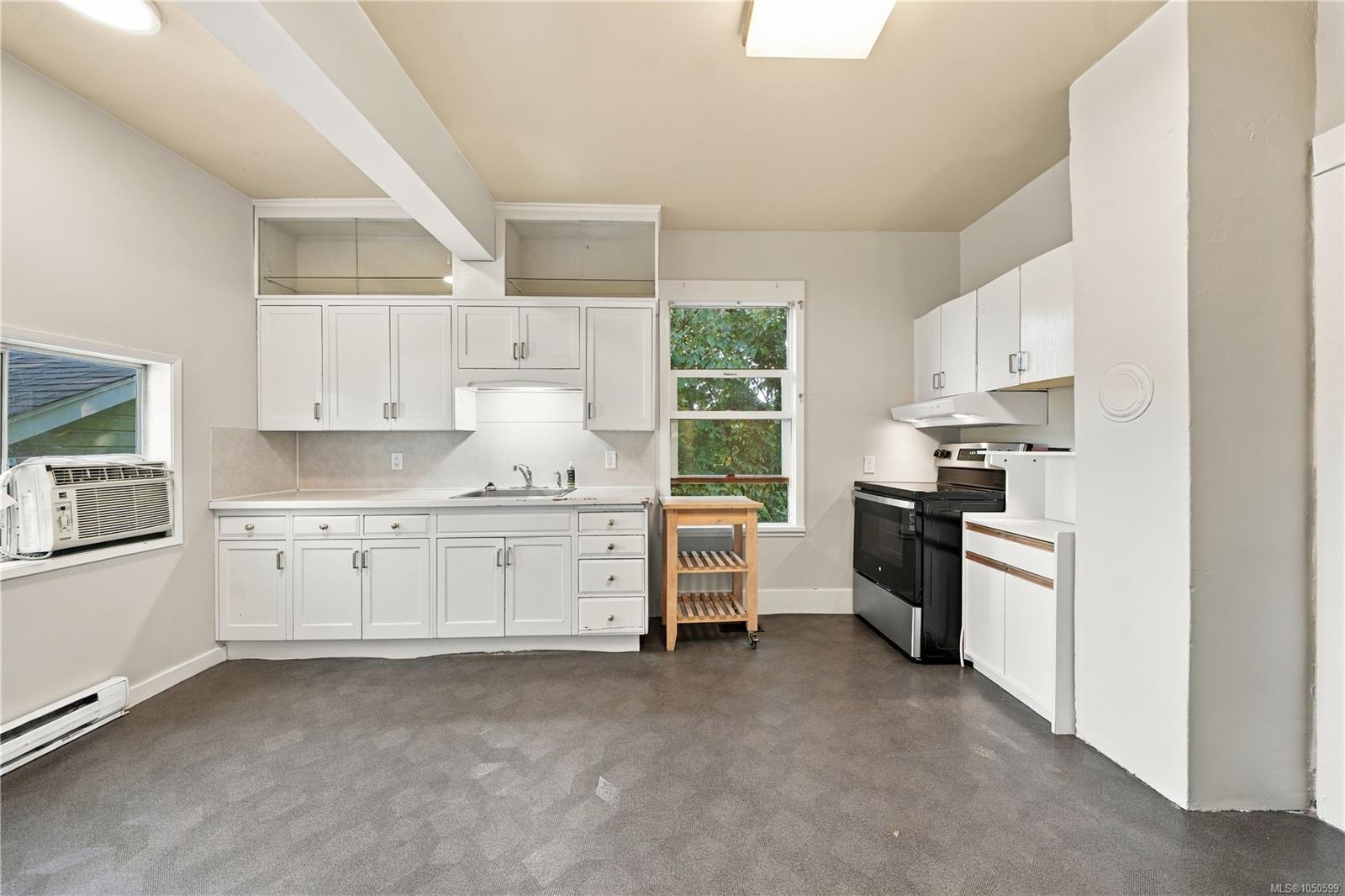 2943 Sherman Rd — listing photo 13 of 44