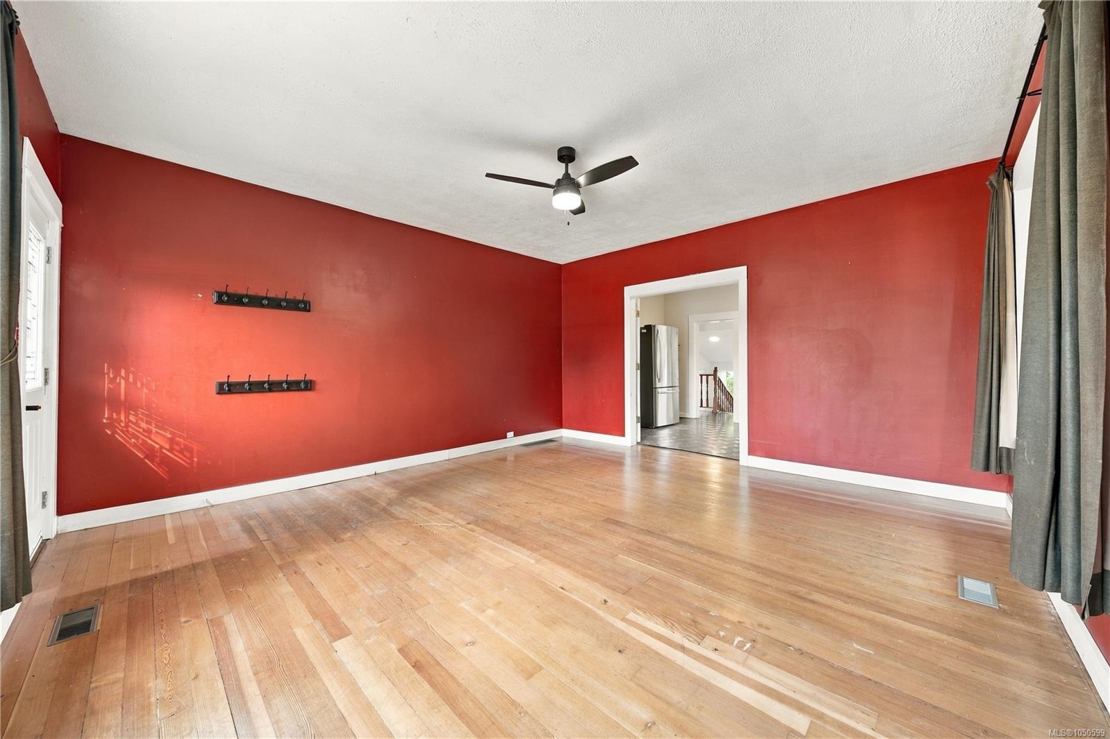 2943 Sherman Rd — listing photo 9 of 44