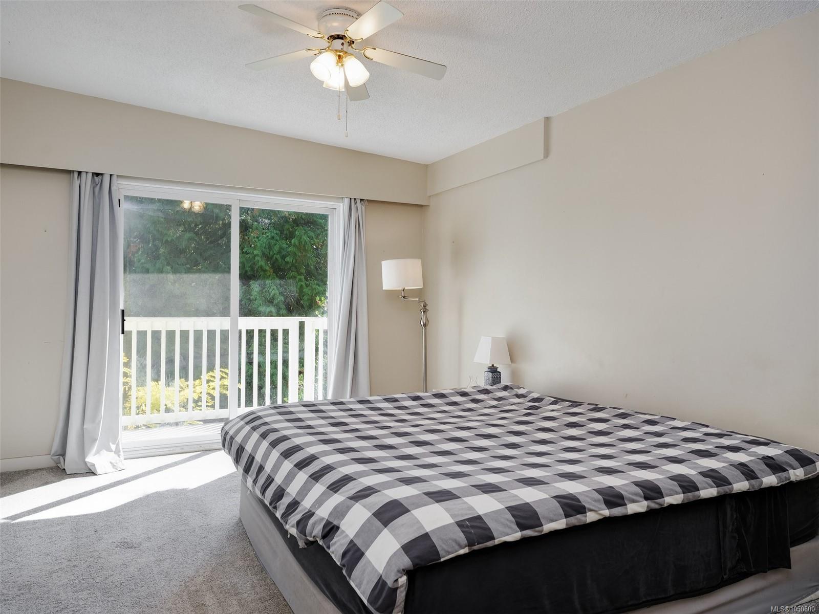 5190 Lochside Dr — listing photo 12 of 43