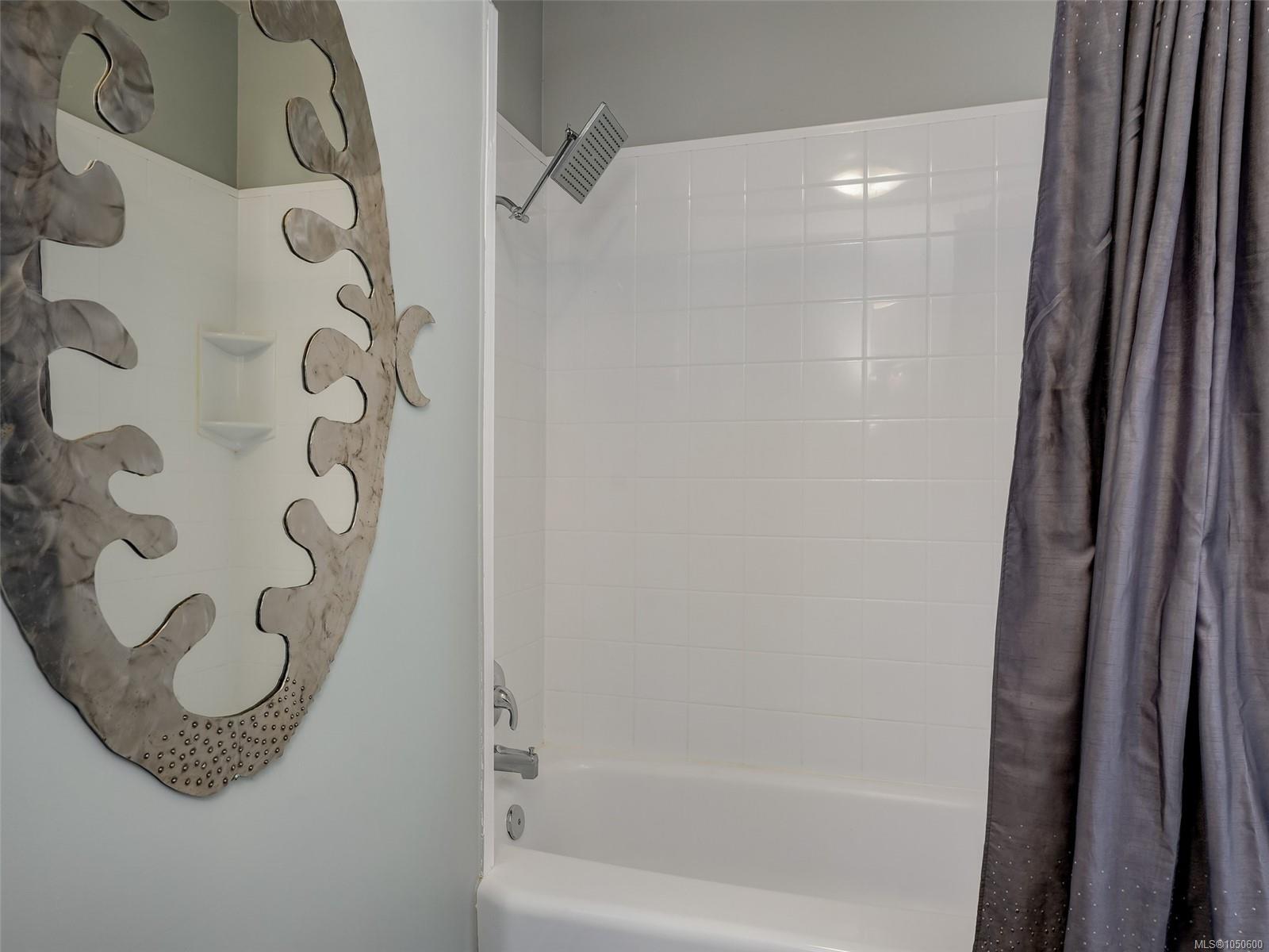 5190 Lochside Dr — listing photo 14 of 43