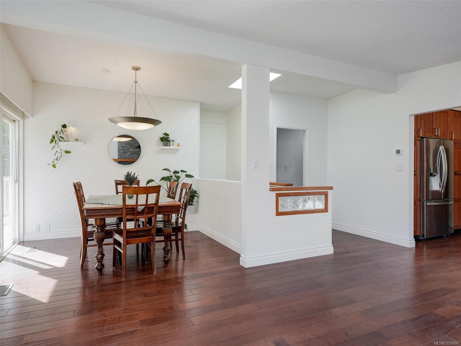 5190 Lochside Dr photo 4