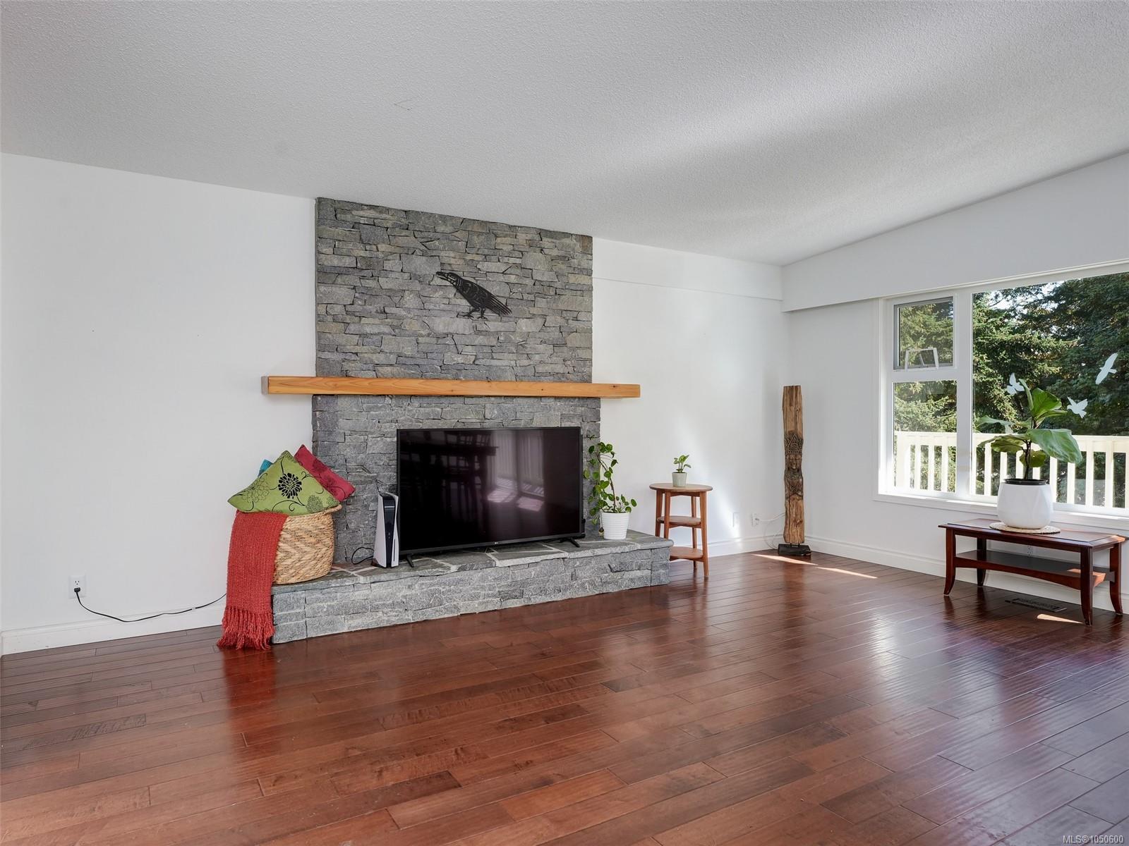 5190 Lochside Dr photo 5
