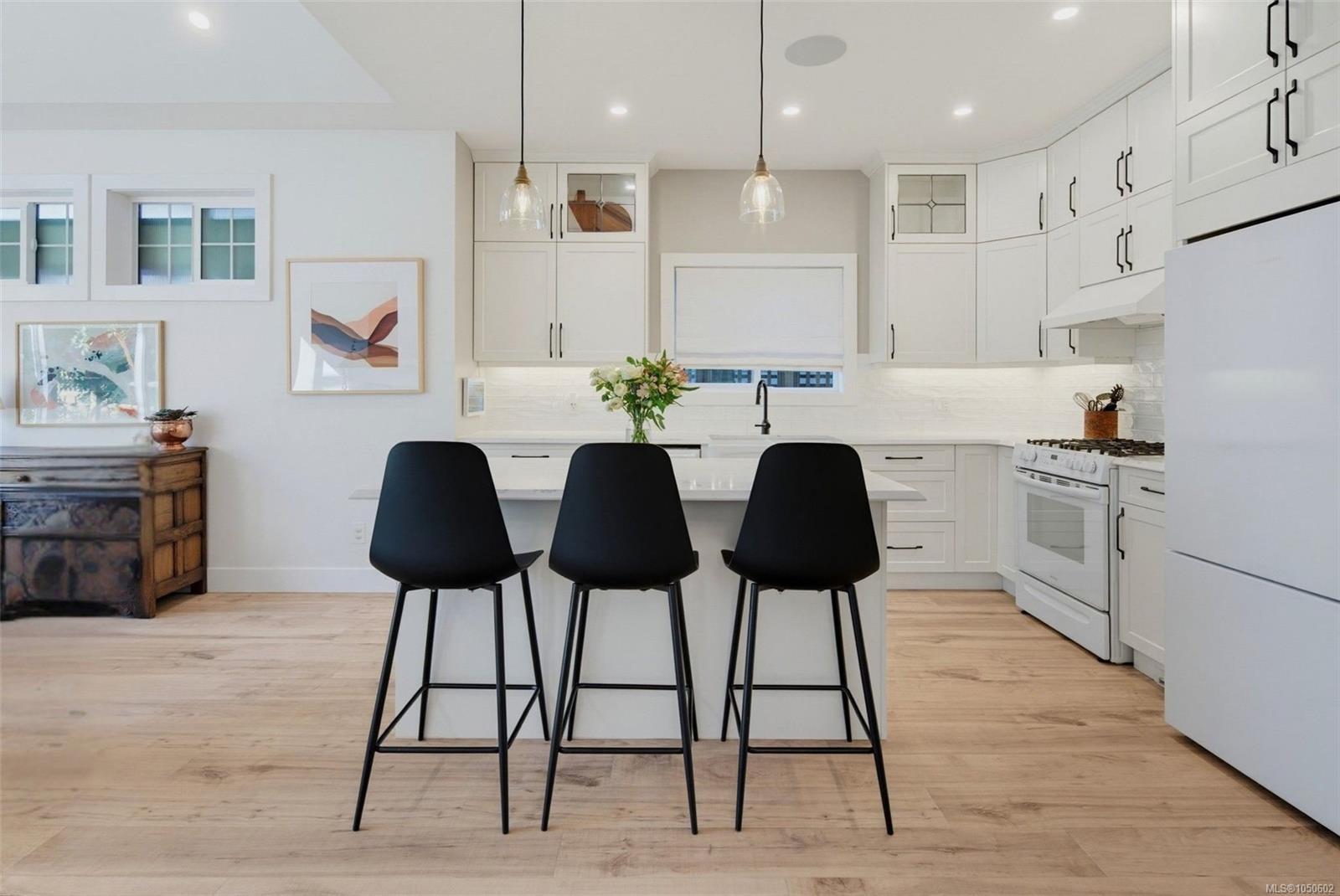 1159 Sluggett Rd — listing photo 5 of 33