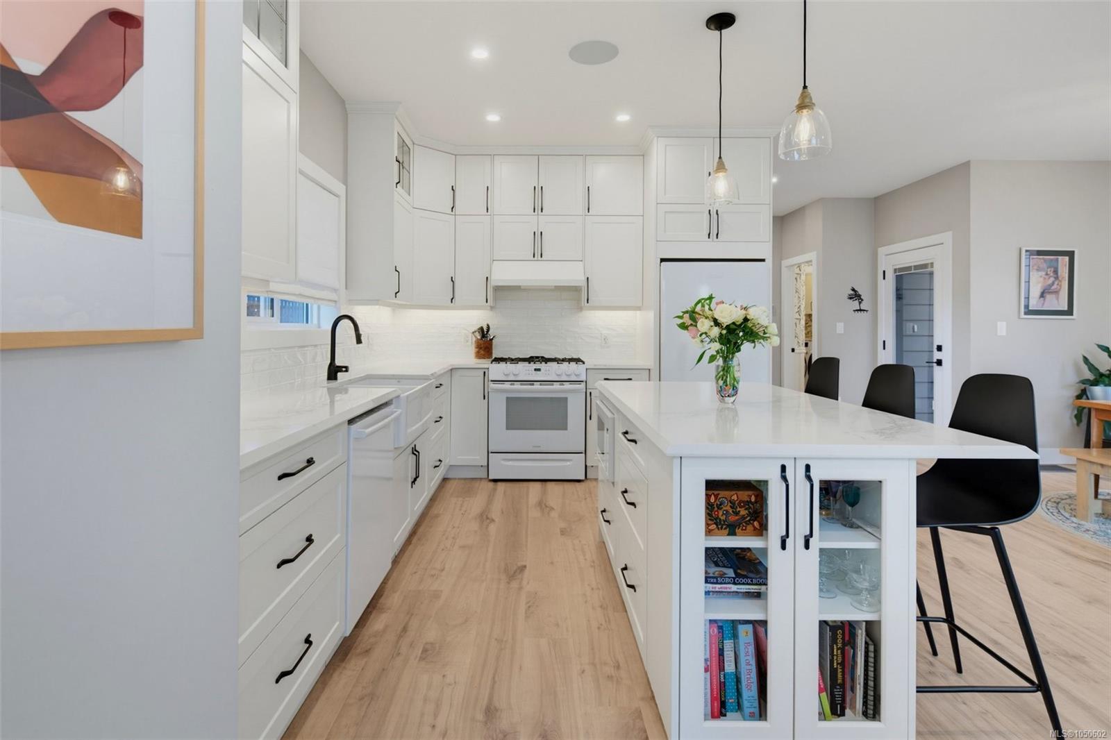 1159 Sluggett Rd — listing photo 6 of 33