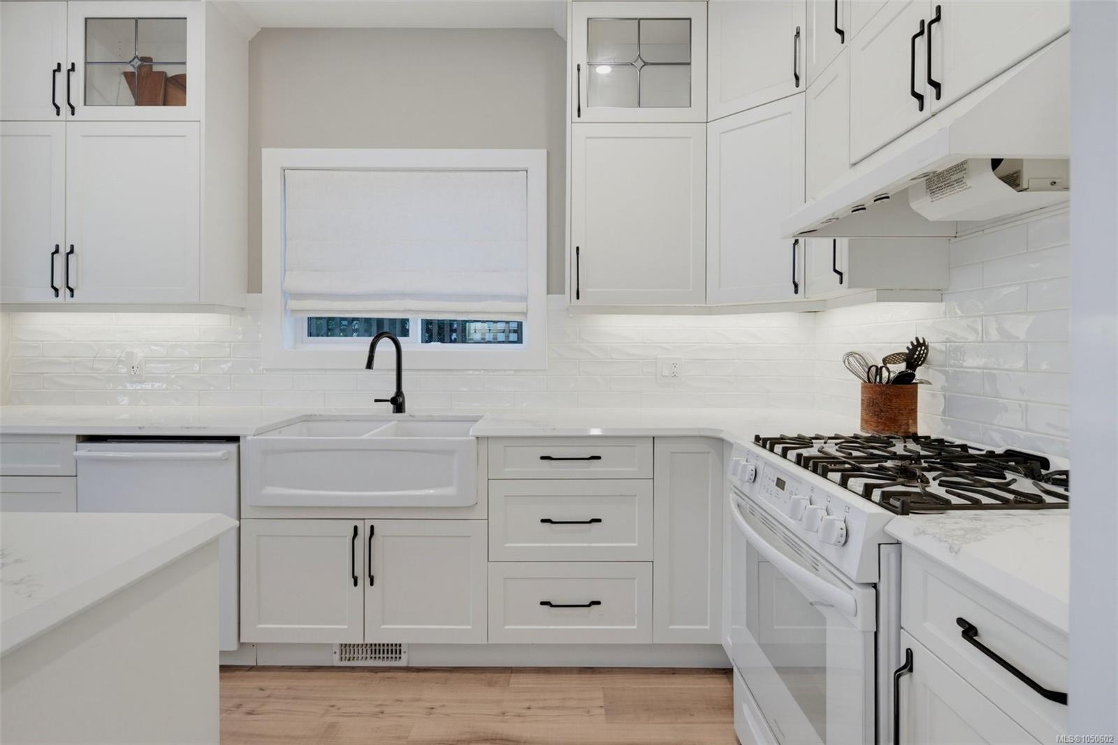 1159 Sluggett Rd — listing photo 7 of 33