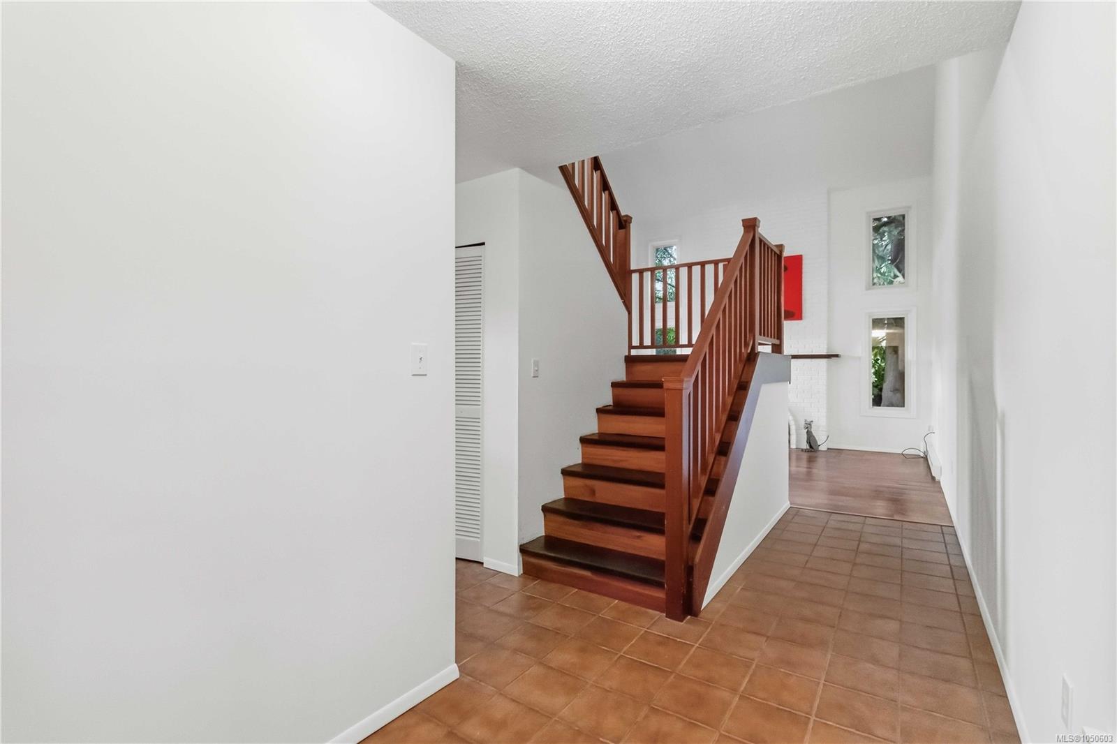 4095 Beam Cres — listing photo 11 of 56