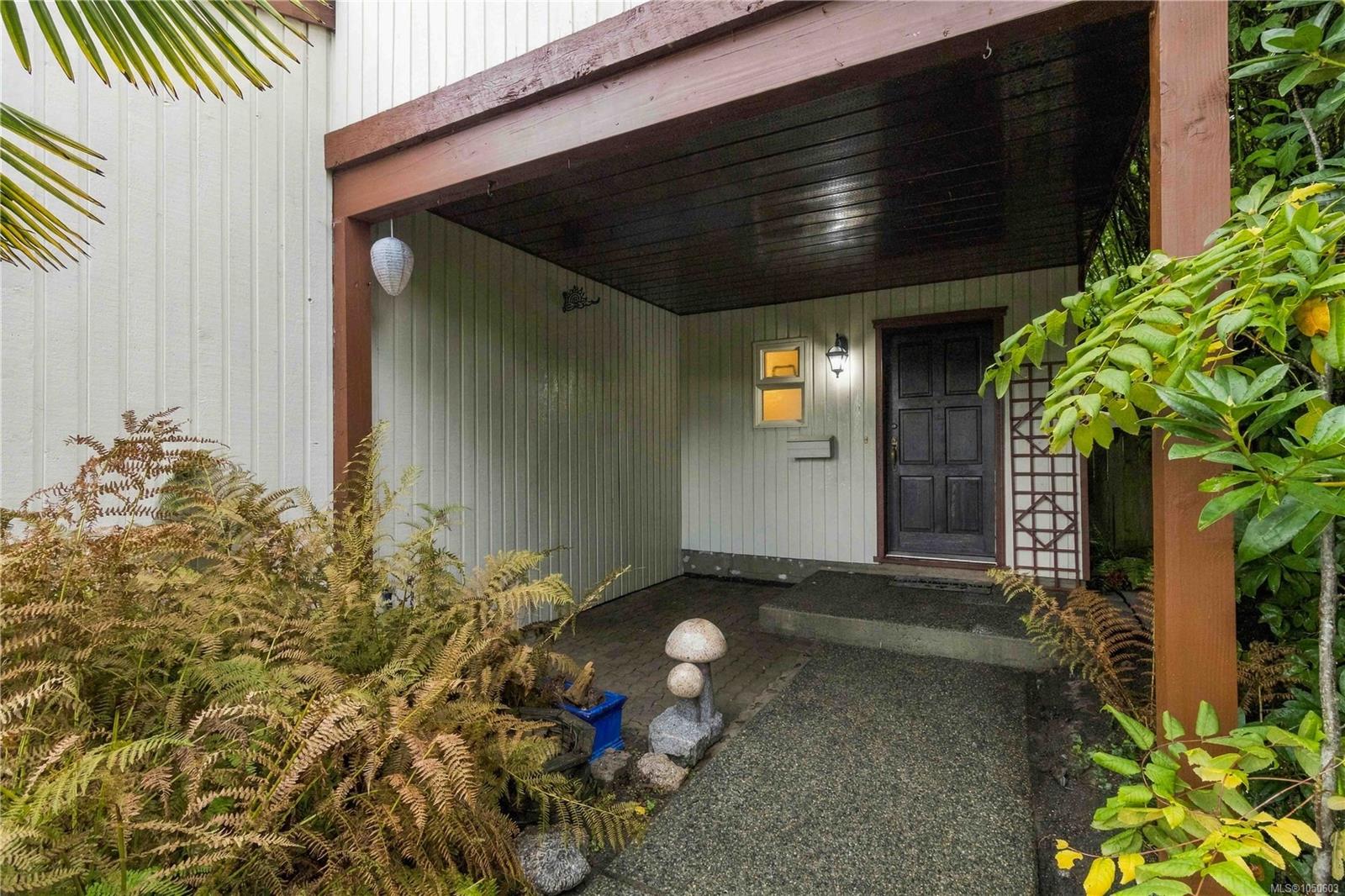 4095 Beam Cres — listing photo 7 of 56