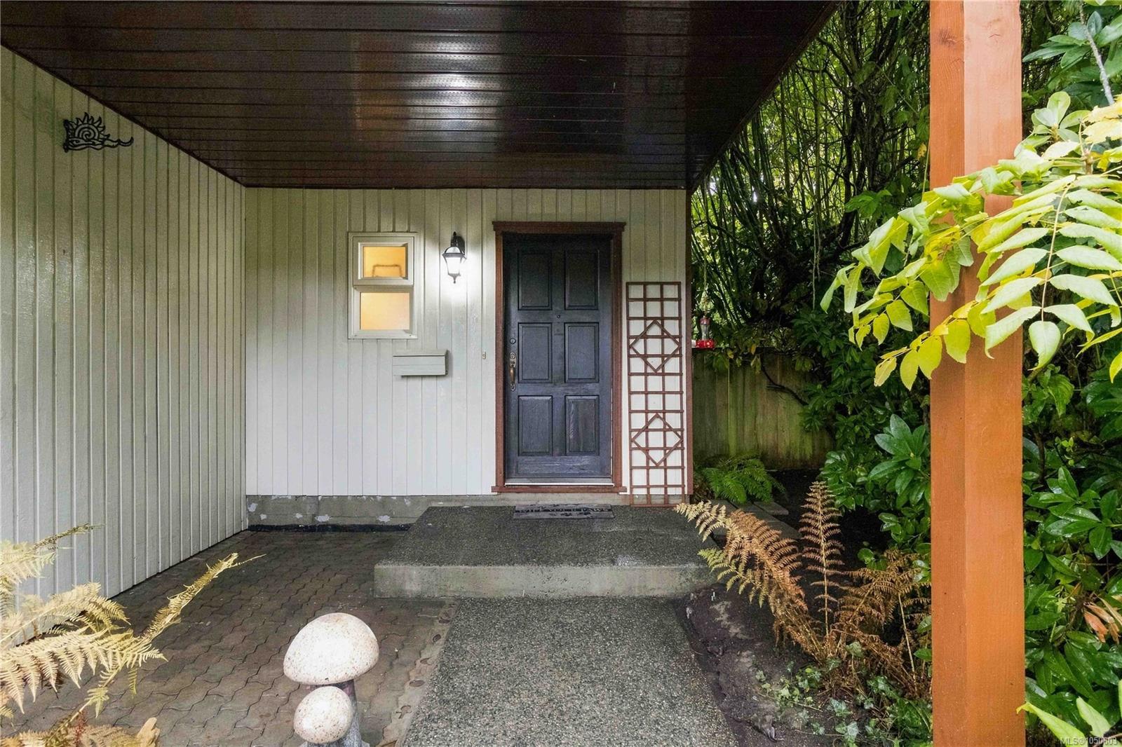 4095 Beam Cres — listing photo 8 of 56