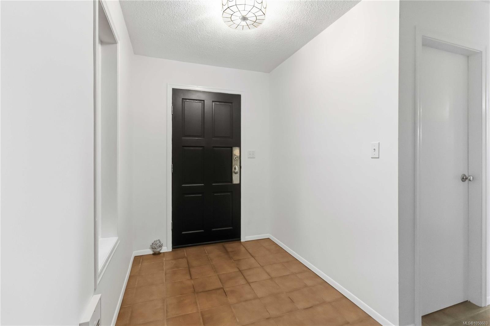 4095 Beam Cres — listing photo 9 of 56