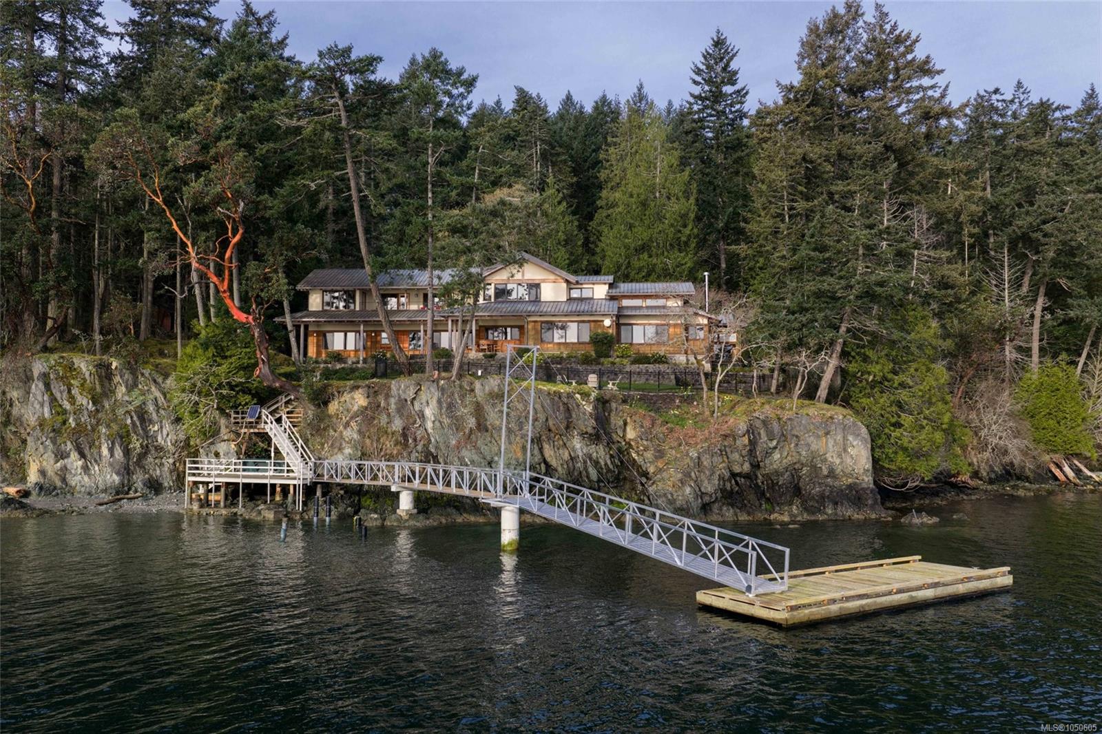 250 Holmes Rd — listing photo 6 of 63