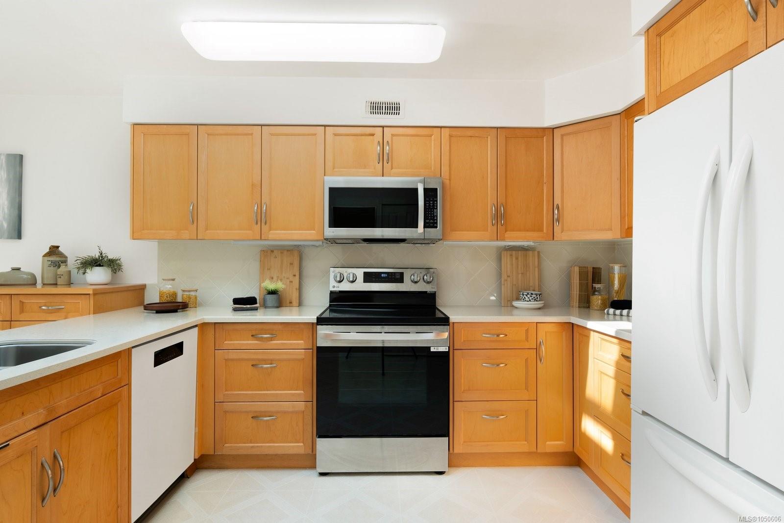 7436 East Saanich Rd — listing photo 9 of 31