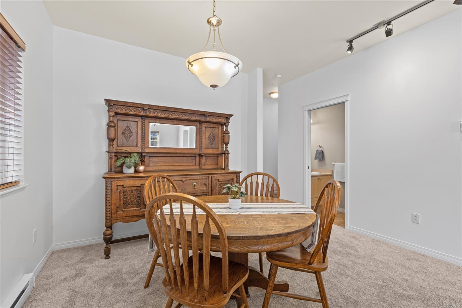 4 Newstead Cres — listing photo 10 of 47