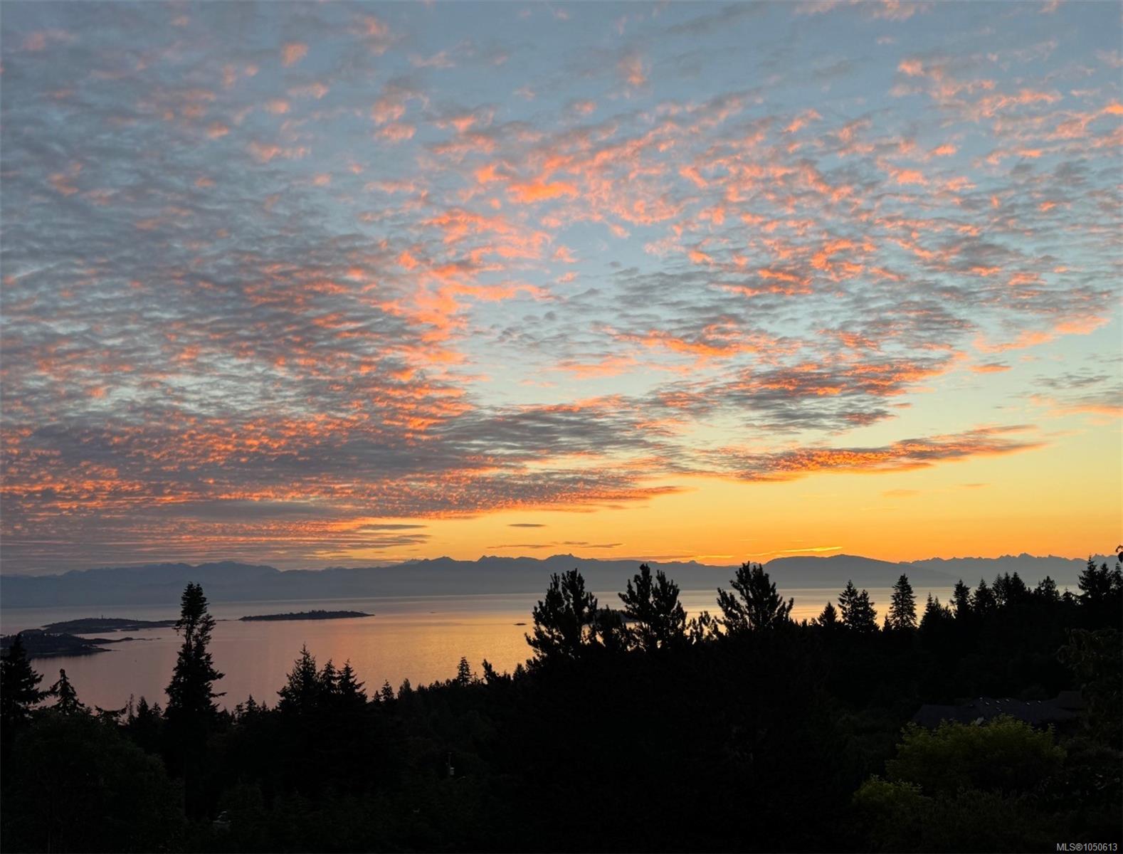 $1,585,000 - 8108 Southwind Dr<br>Lantzville, British Columbia, V0R 2H0