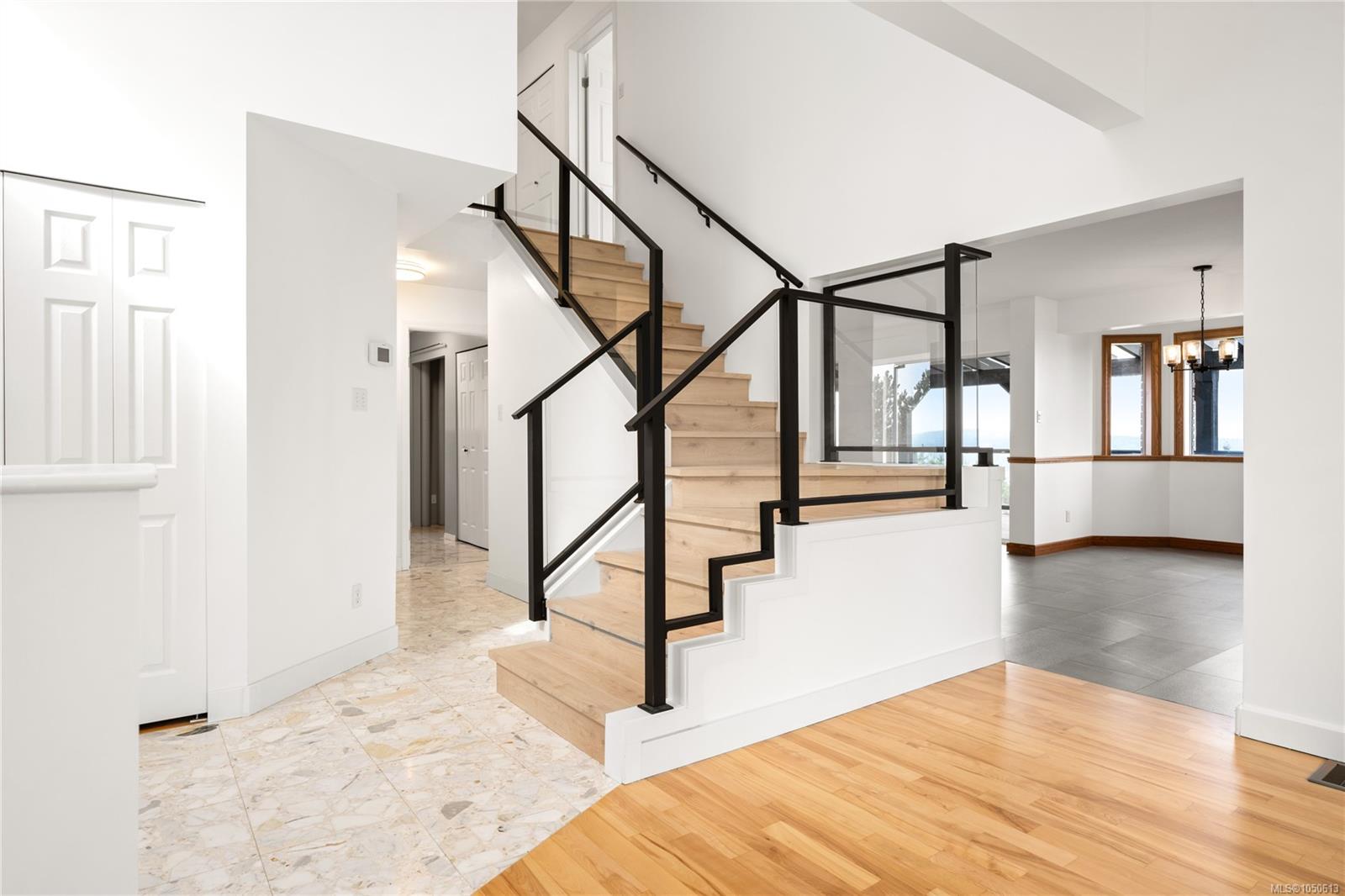 8108 Southwind Dr — listing photo 10 of 85