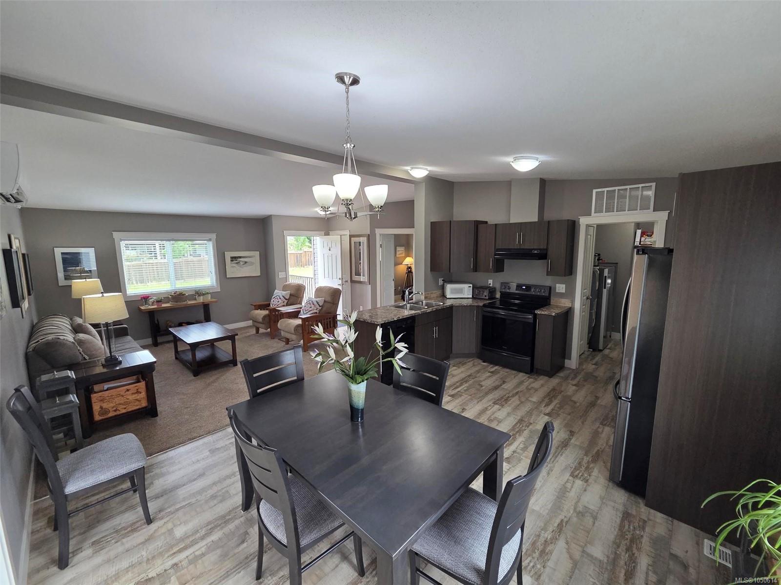 116-5555 Grandview Rd — listing photo 3 of 24