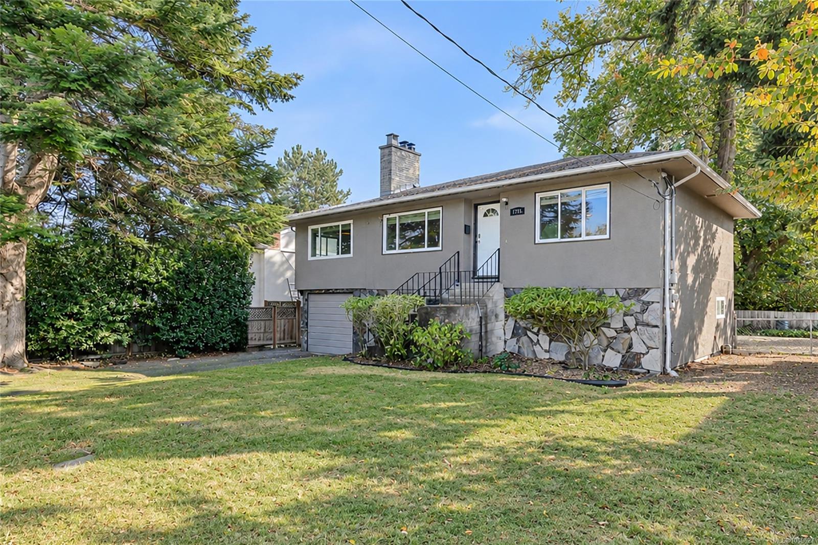 1711 Christmas Ave photo 2