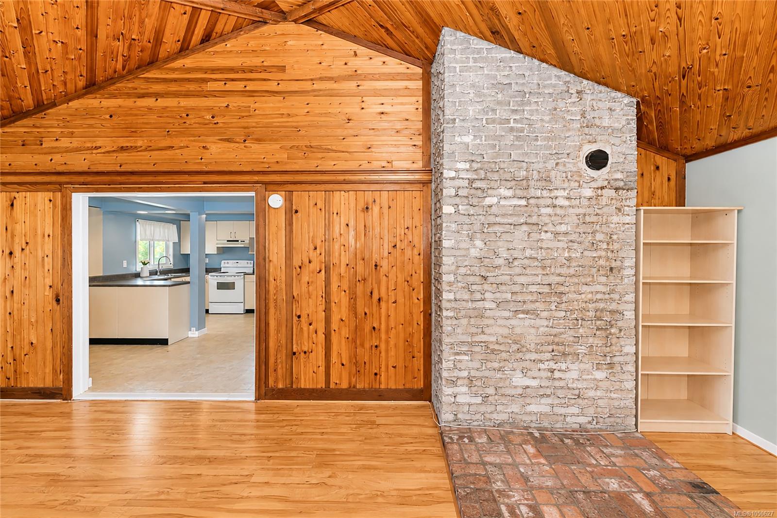 1711 Christmas Ave — listing photo 13 of 35