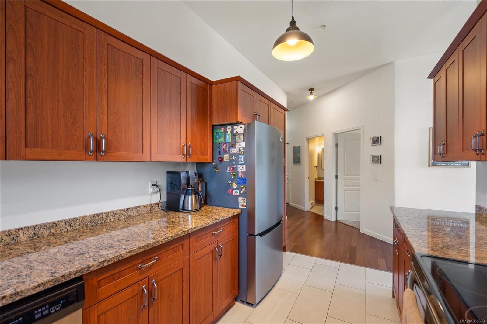 410-663 Goldstream Ave — listing photo 12 of 29