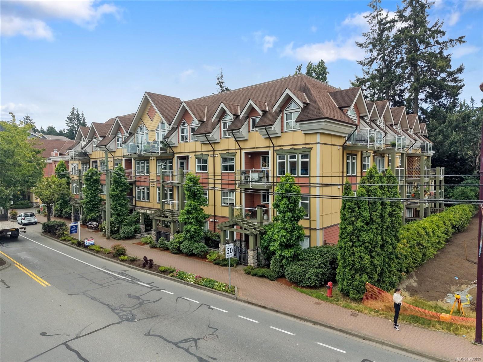 410-663 Goldstream Ave — listing photo 3 of 29