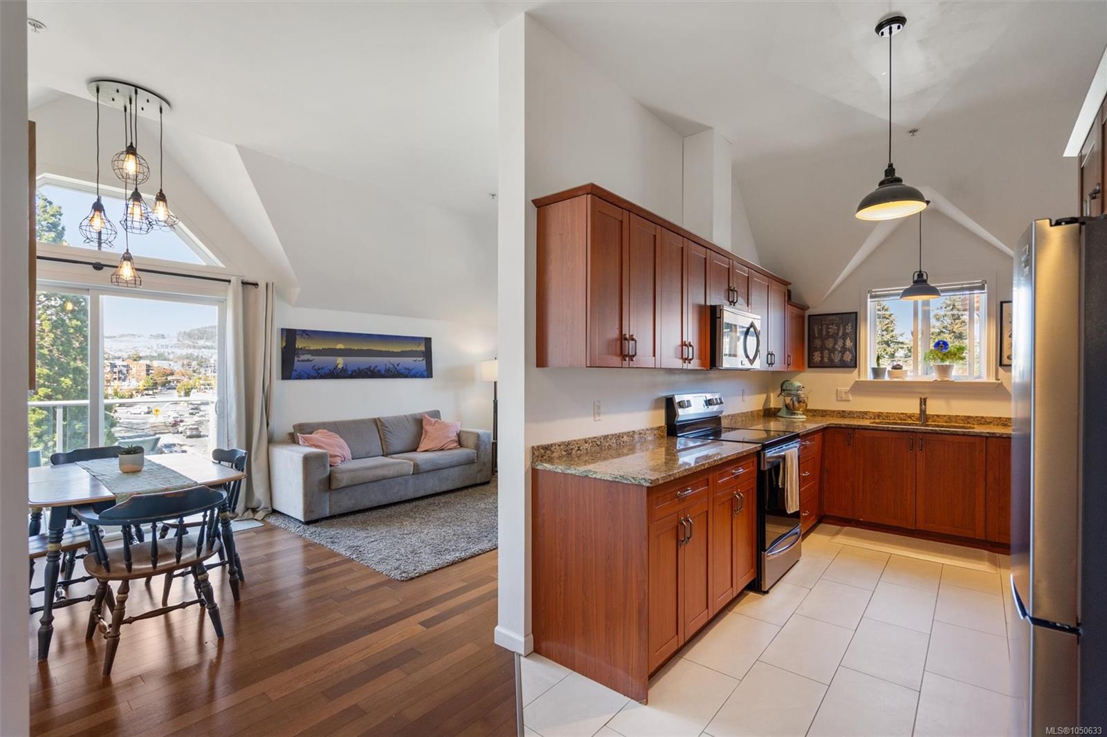 410-663 Goldstream Ave — listing photo 10 of 29