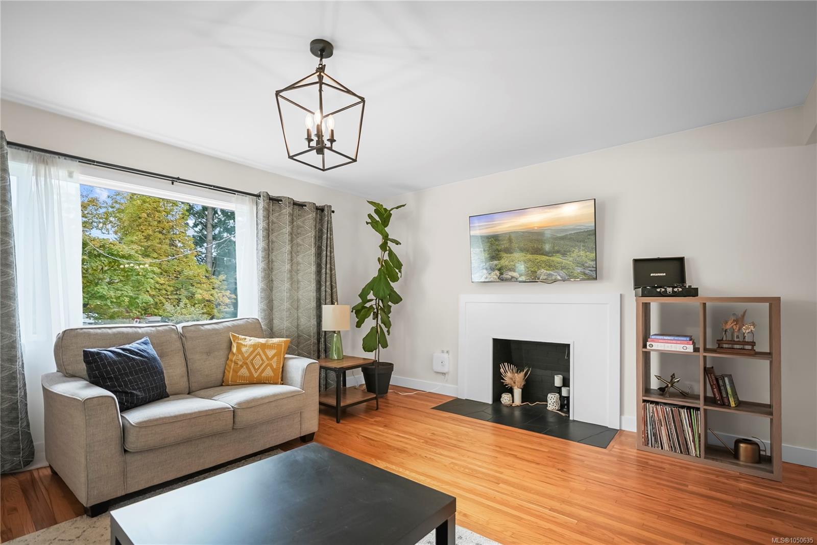 524 Warren Ave — listing photo 12 of 35