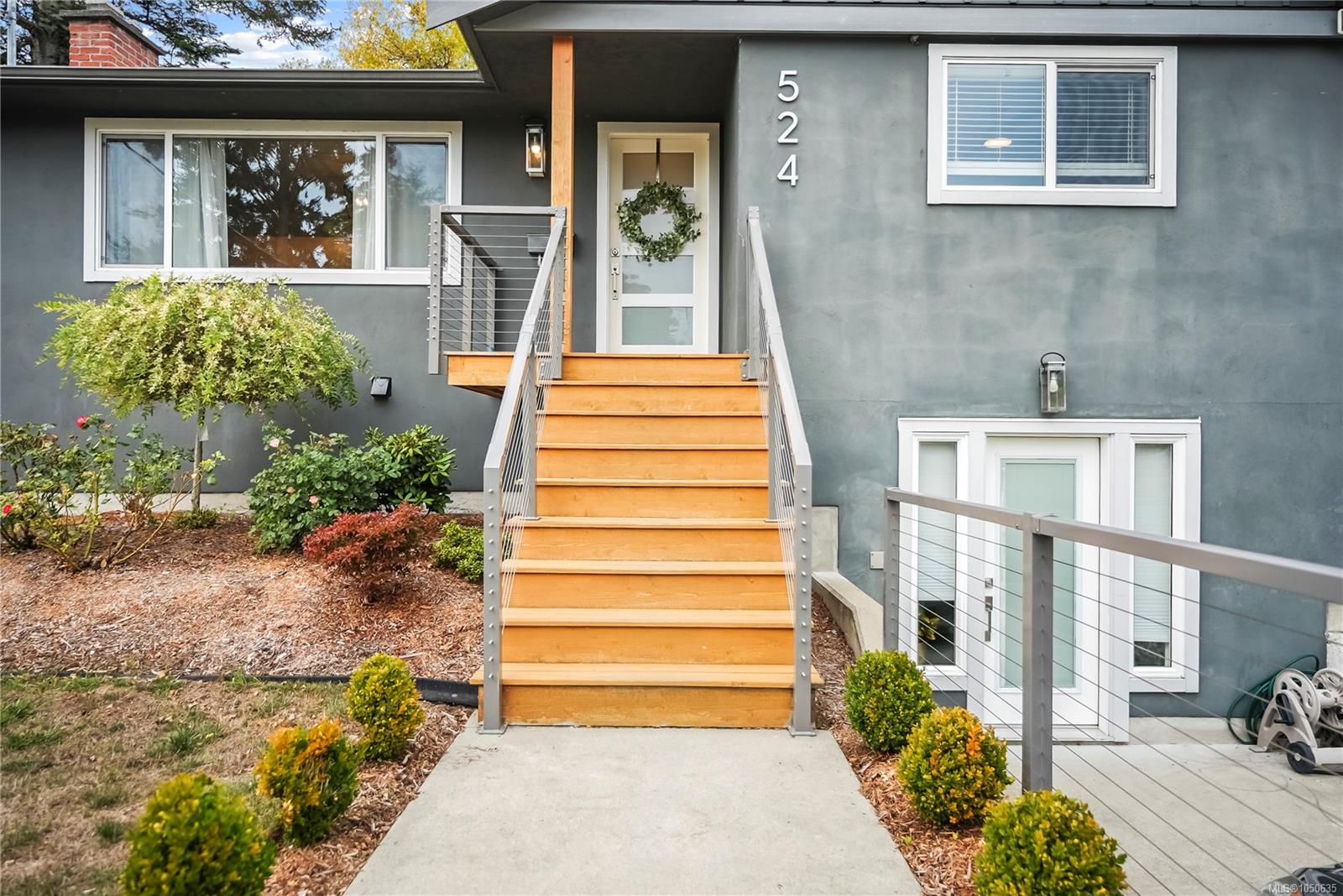 524 Warren Ave — listing photo 3 of 35