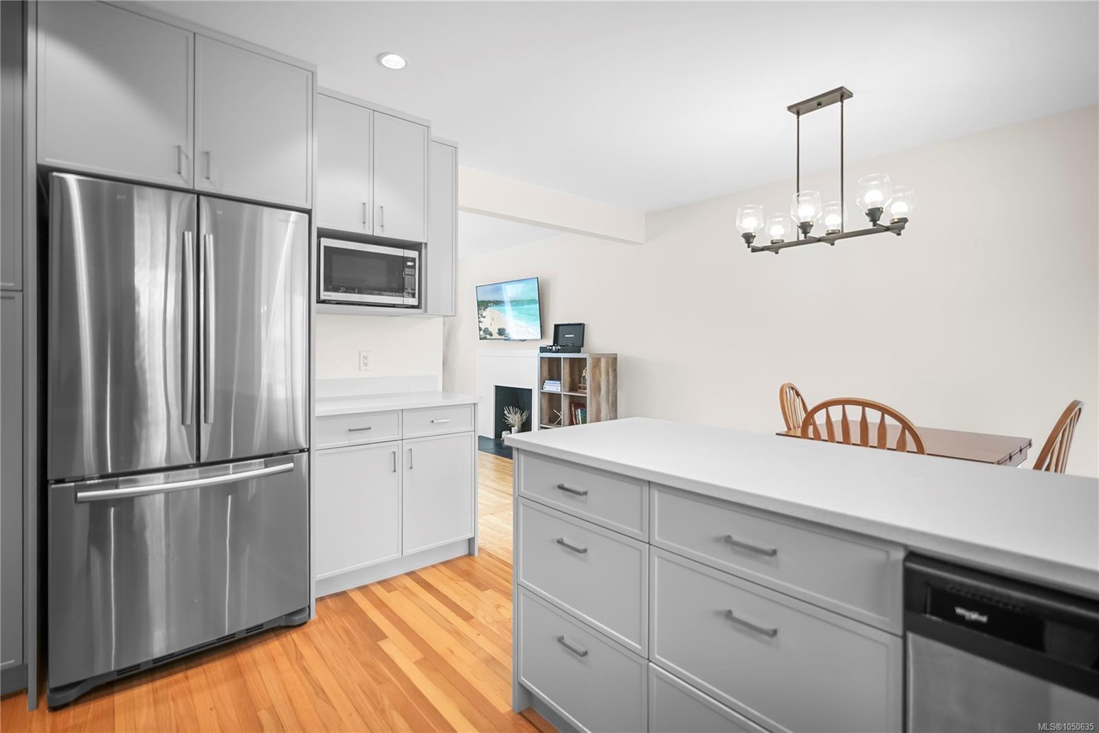 524 Warren Ave — listing photo 8 of 35
