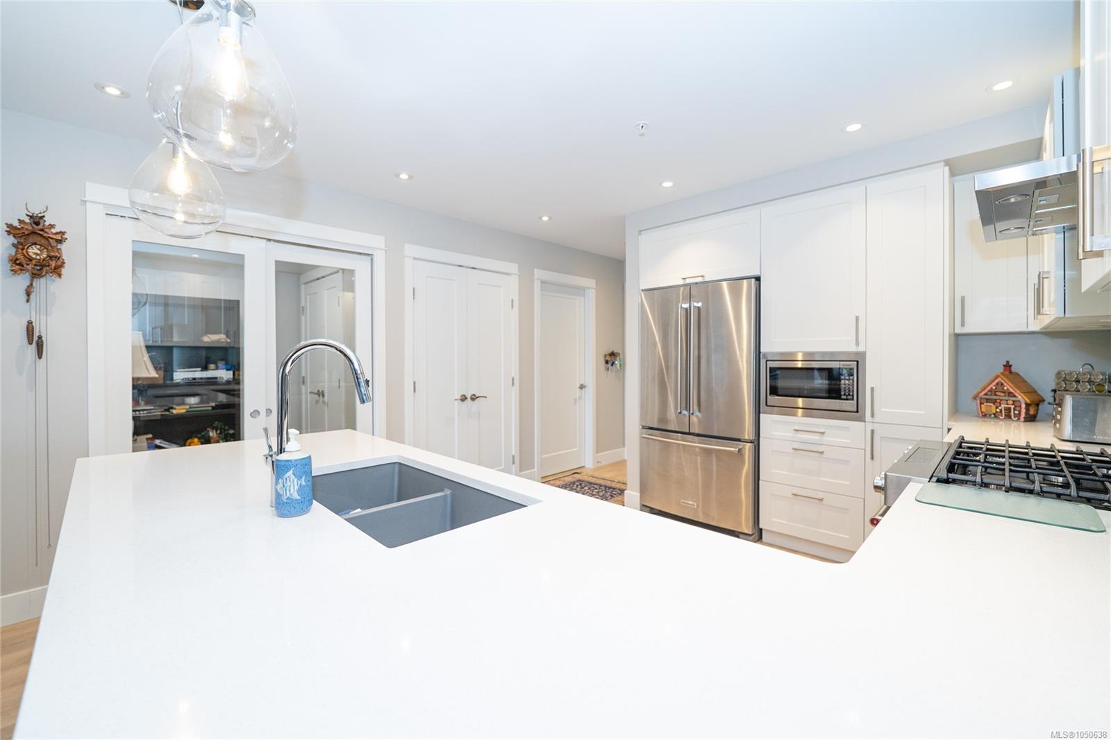 207-1820 Maple Ave — listing photo 12 of 46