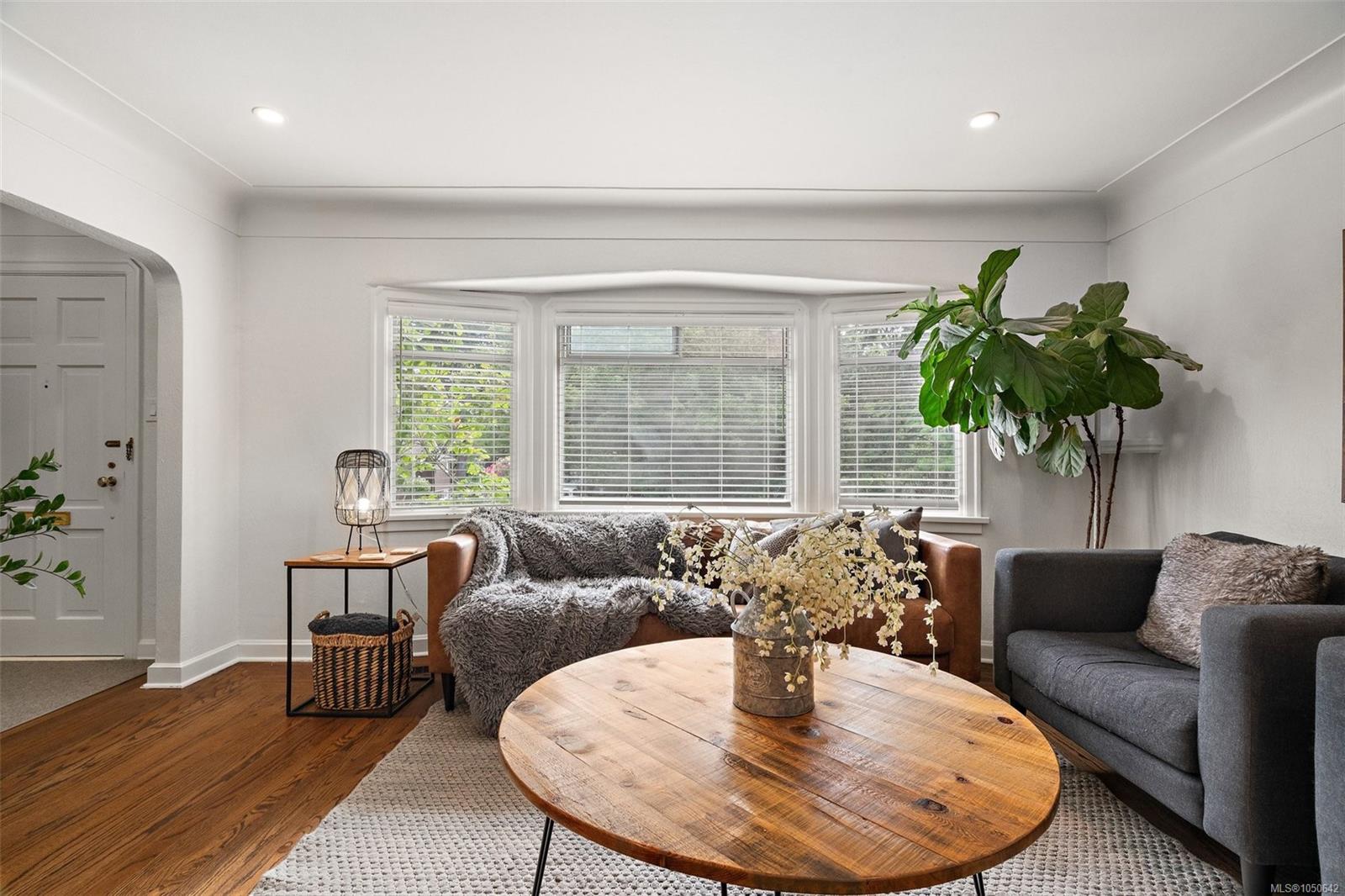 970 Bank St — listing photo 8 of 54
