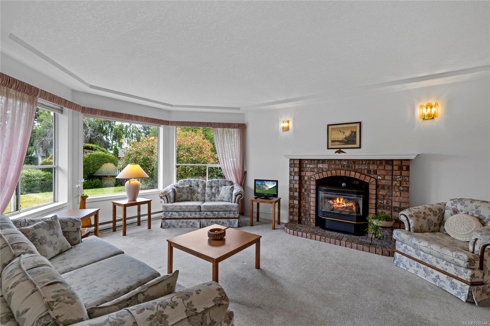 464 Quatsino Rd photo 3