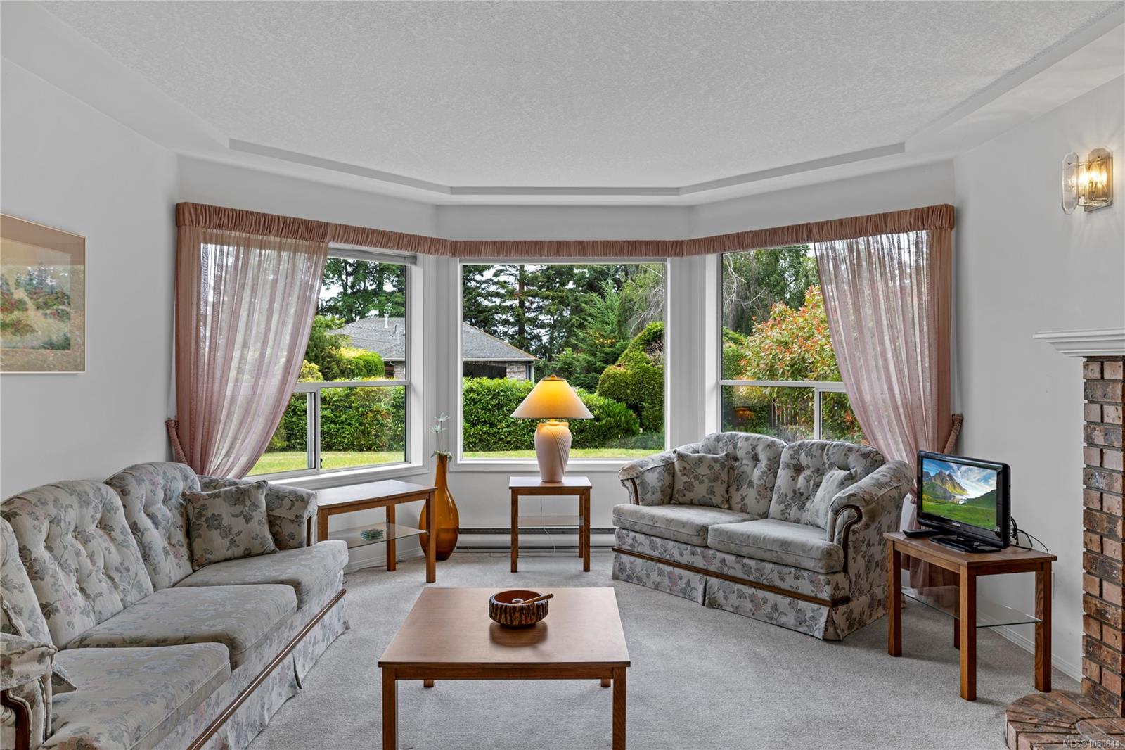 464 Quatsino Rd photo 4