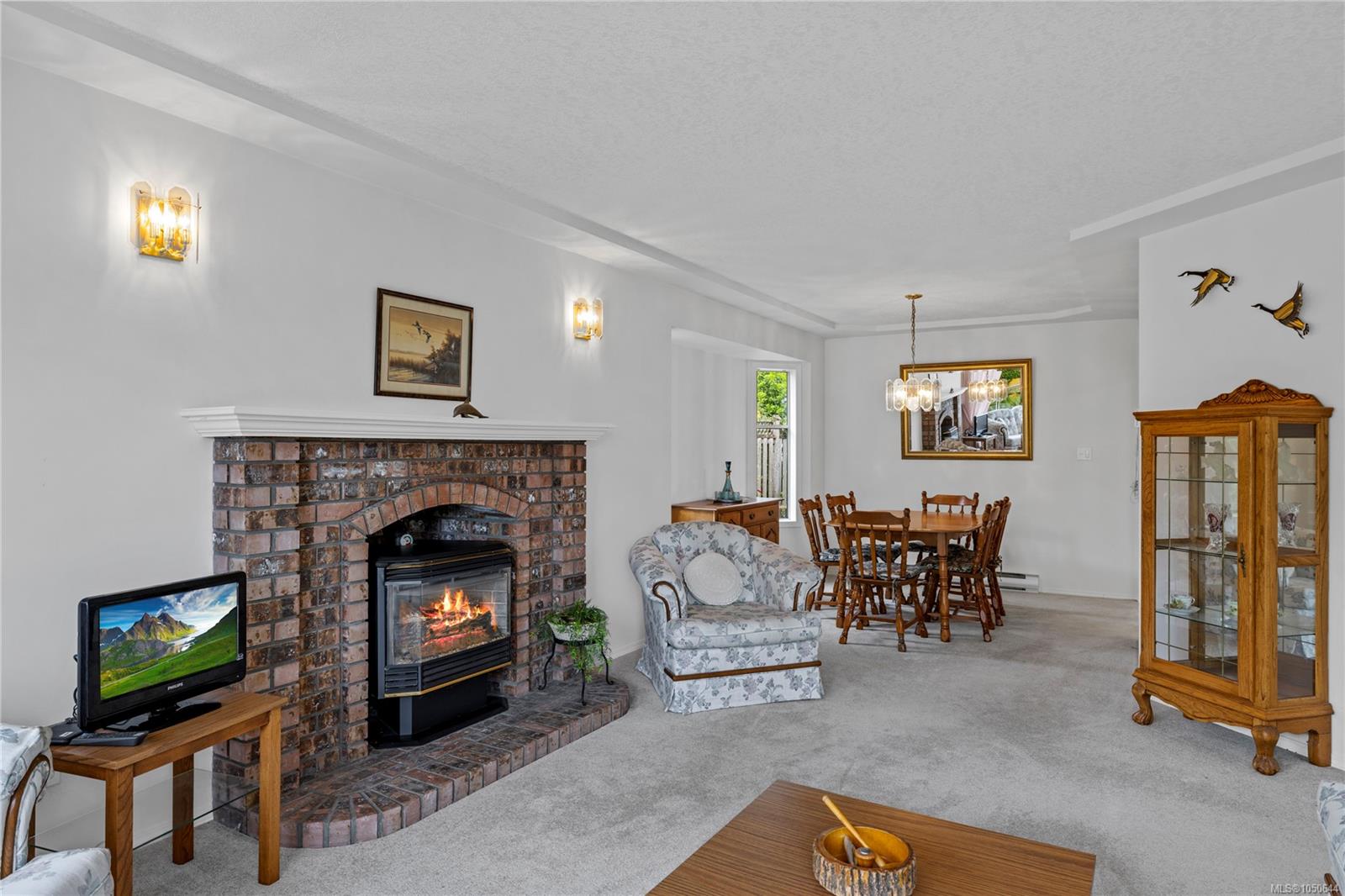 464 Quatsino Rd photo 5