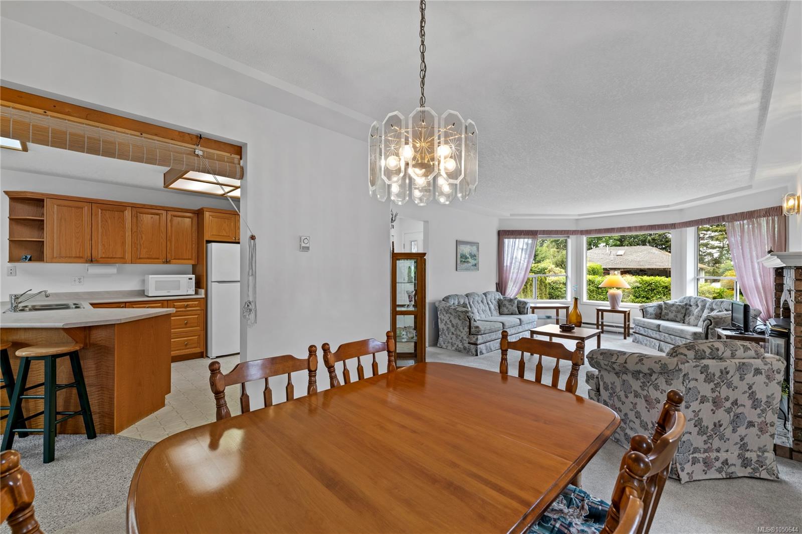 464 Quatsino Rd photo 6
